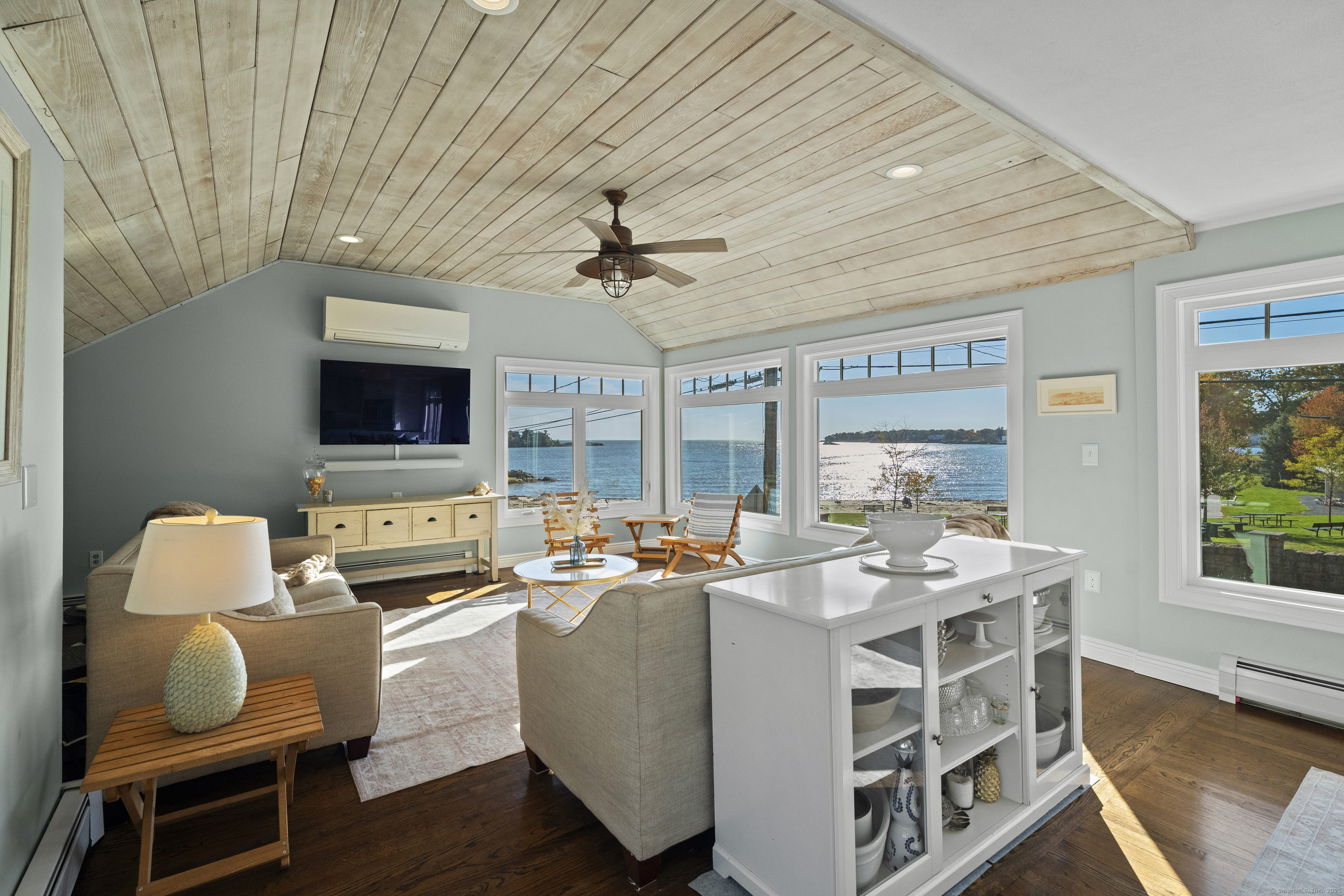 21 Harbor Street Property Photo 8