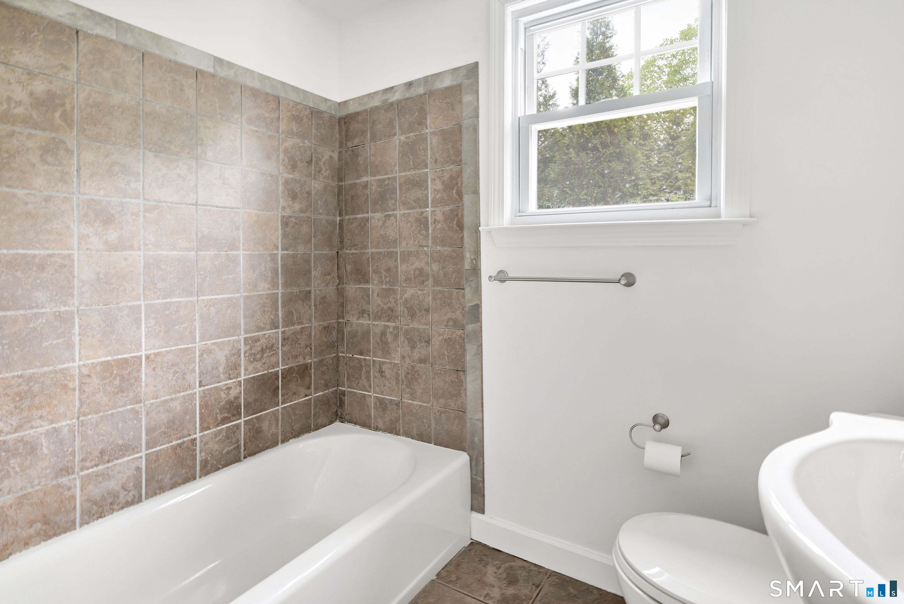12 Sunset Avenue Property Photo 14