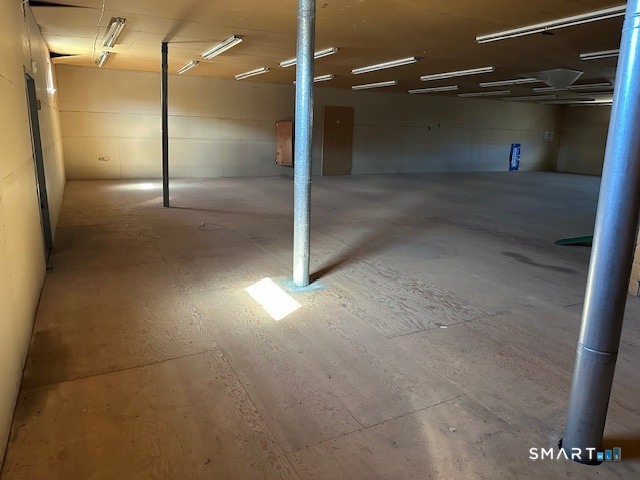 558 Main West Street Property Photo 9