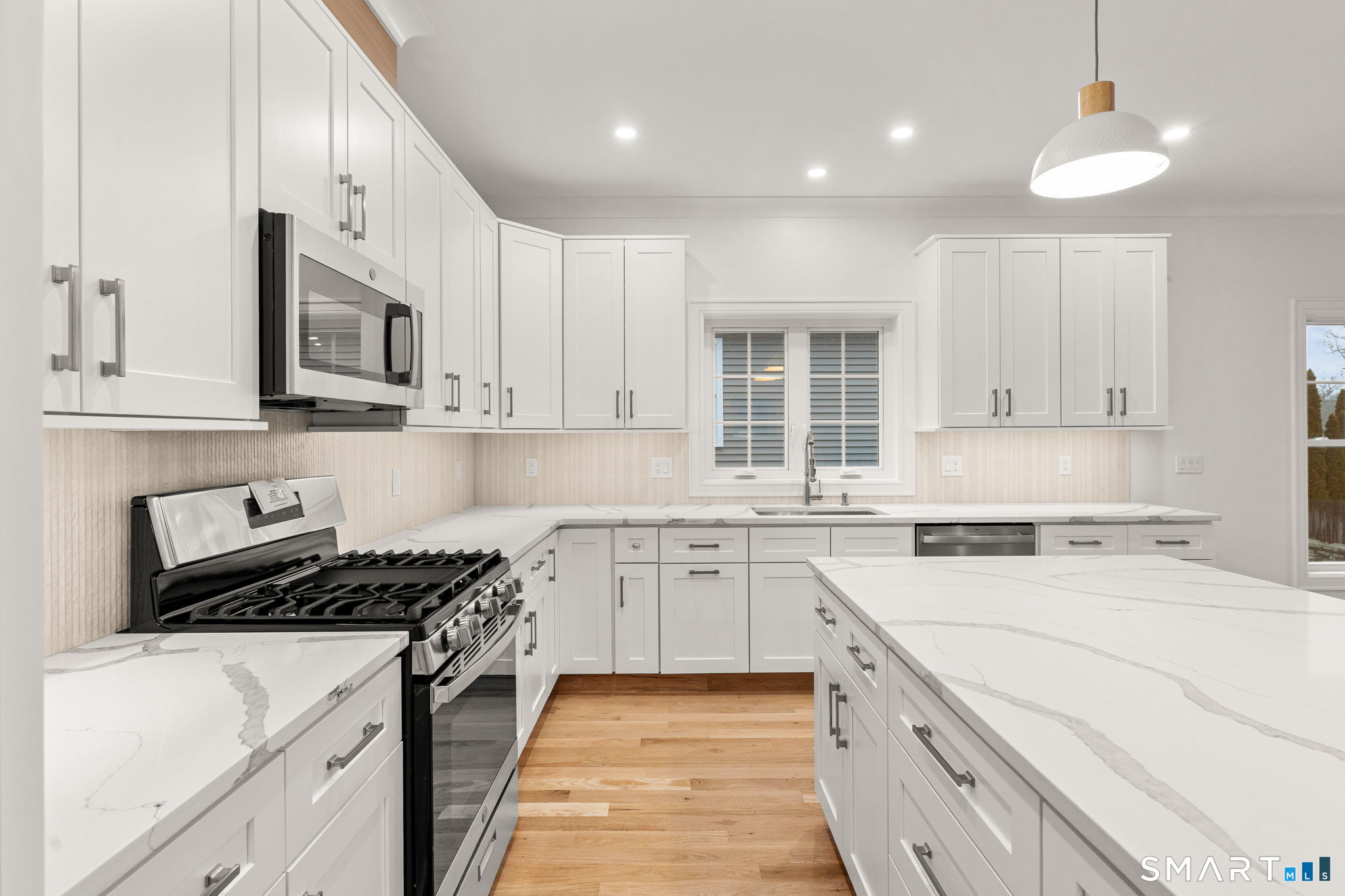108 New England Avenue Property Photo 2