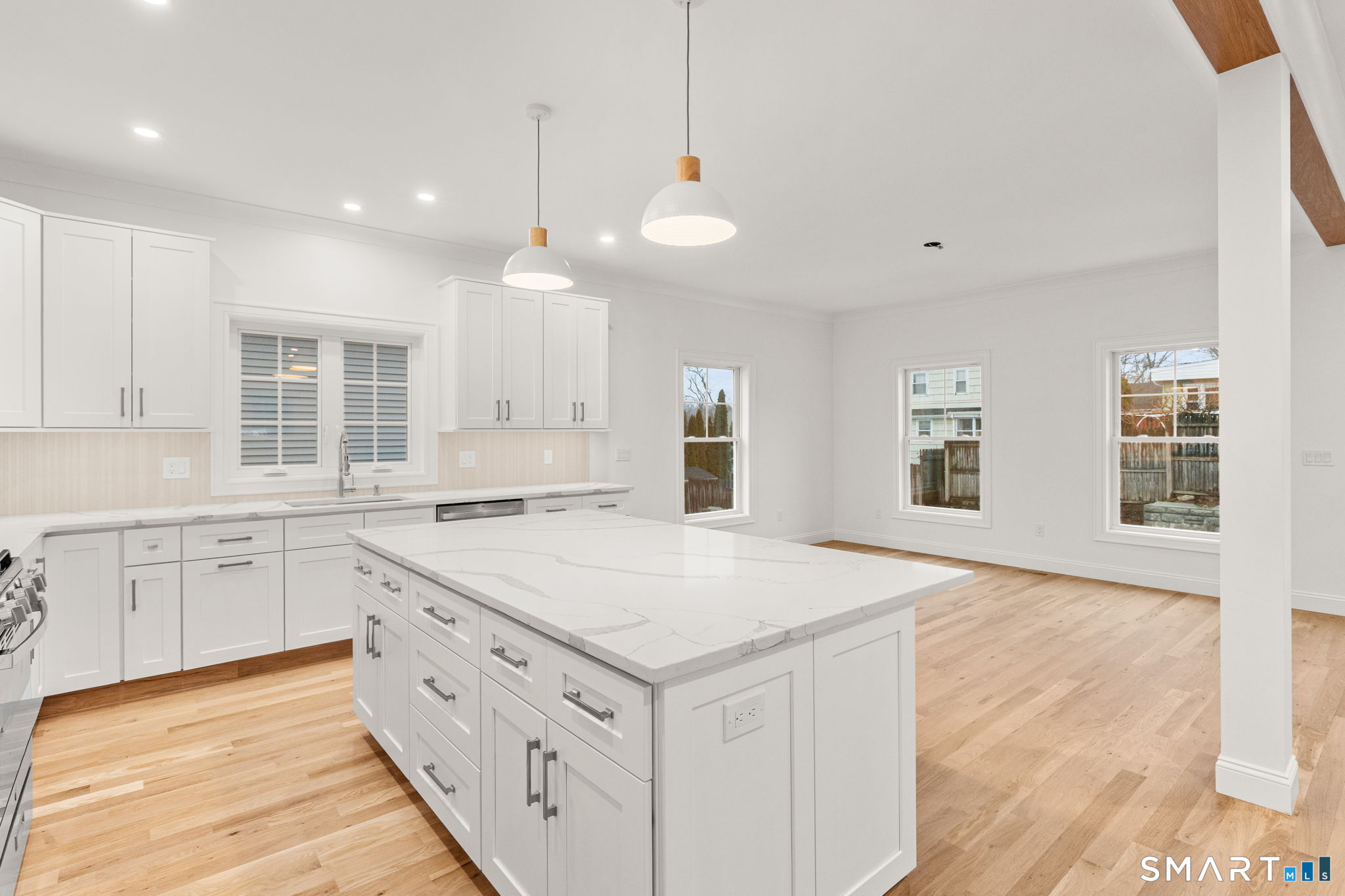 108 New England Avenue Property Photo 4