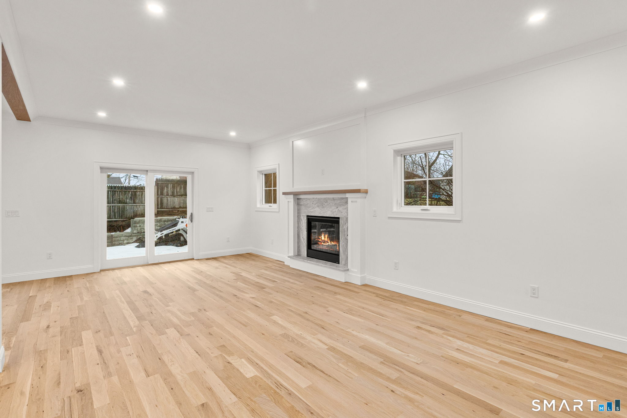 108 New England Avenue Property Photo 5