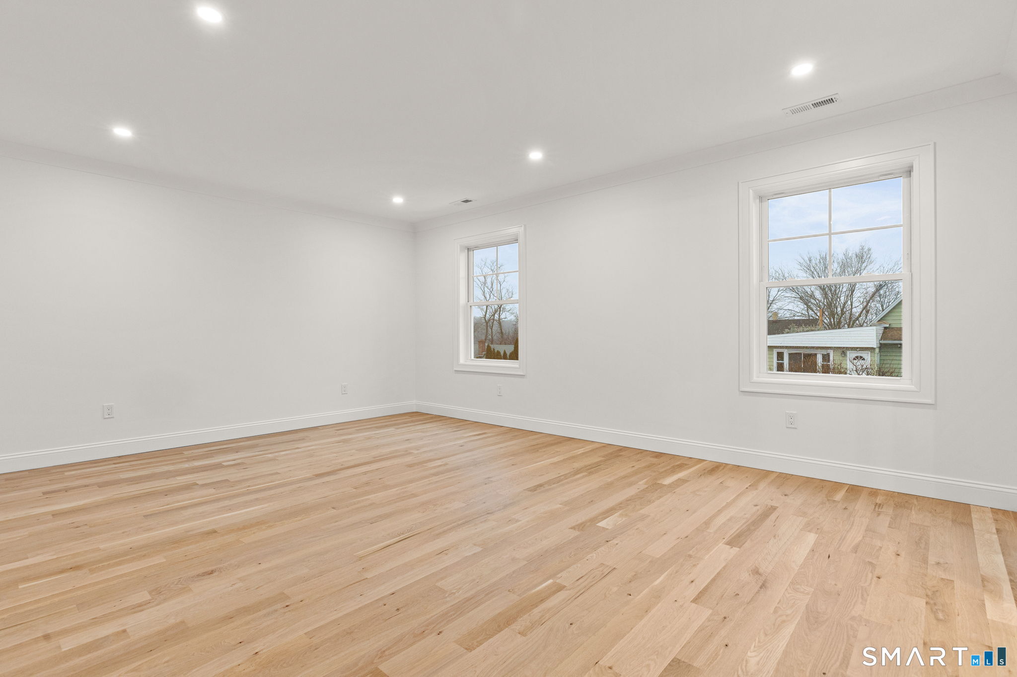 108 New England Avenue Property Photo 6