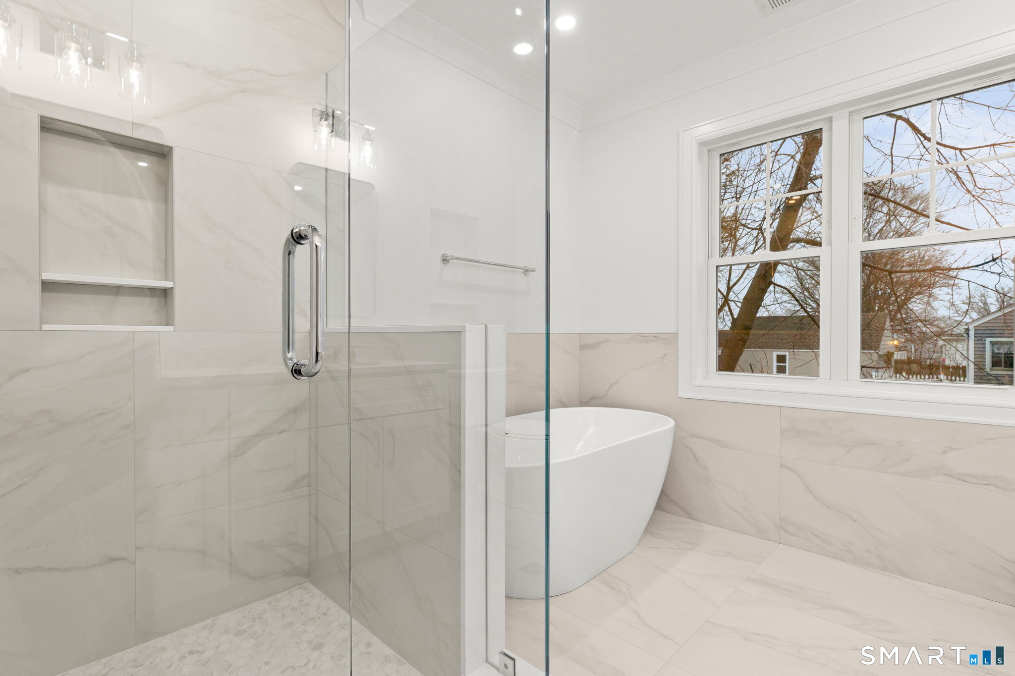 108 New England Avenue Property Photo 7