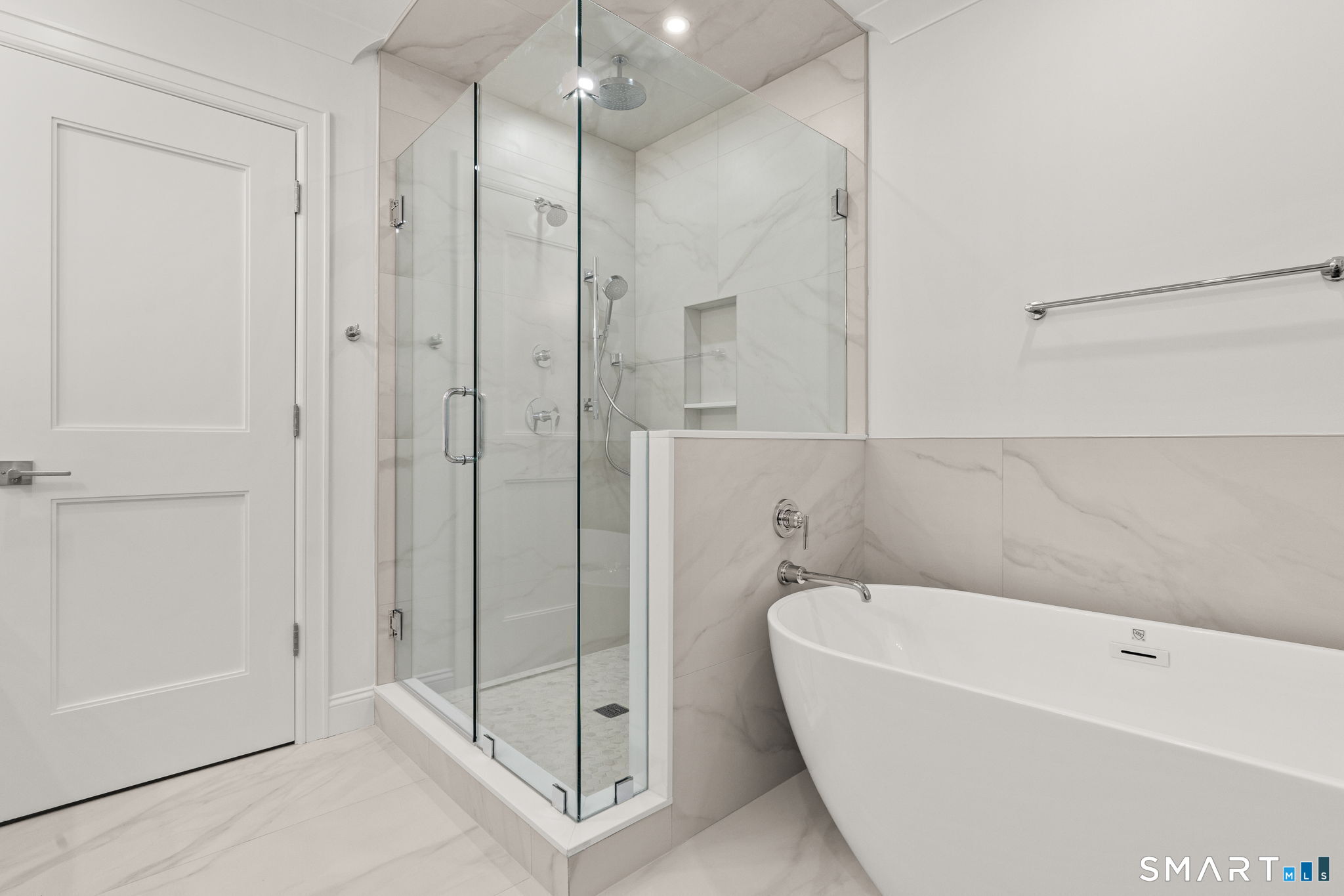 108 New England Avenue Property Photo 8