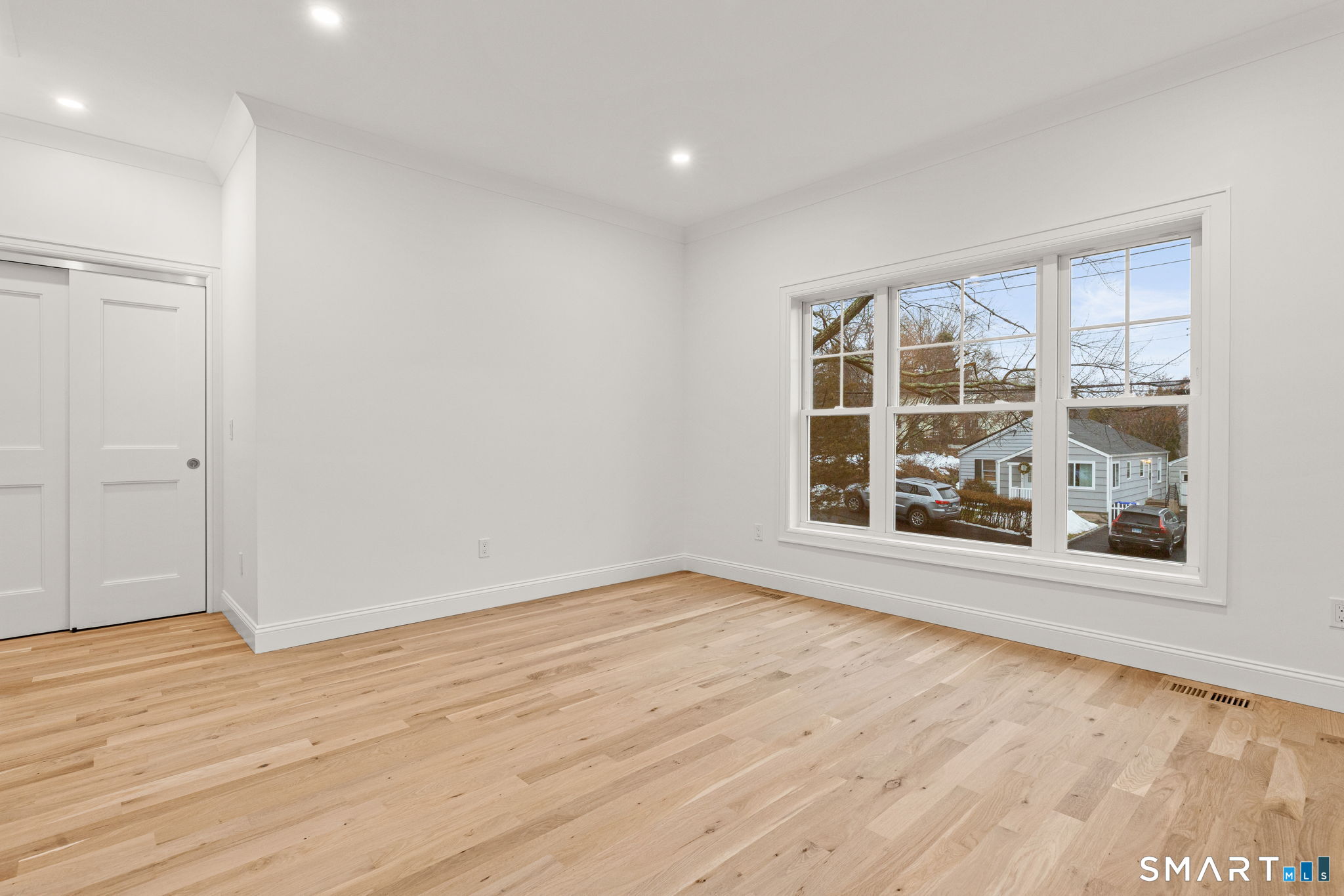 108 New England Avenue Property Photo 10
