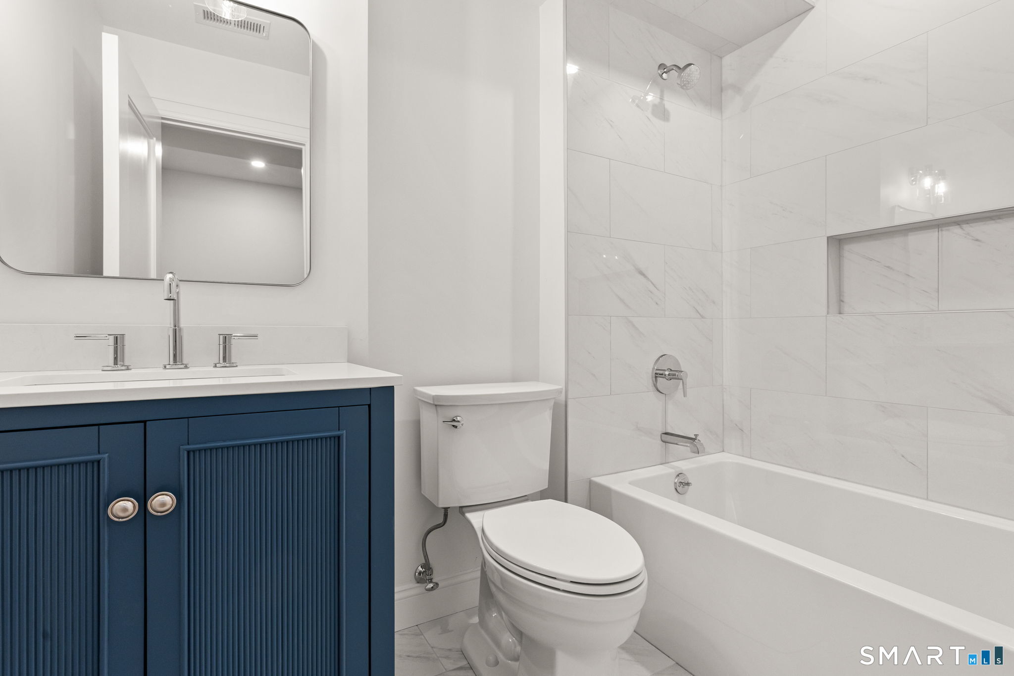 108 New England Avenue Property Photo 16