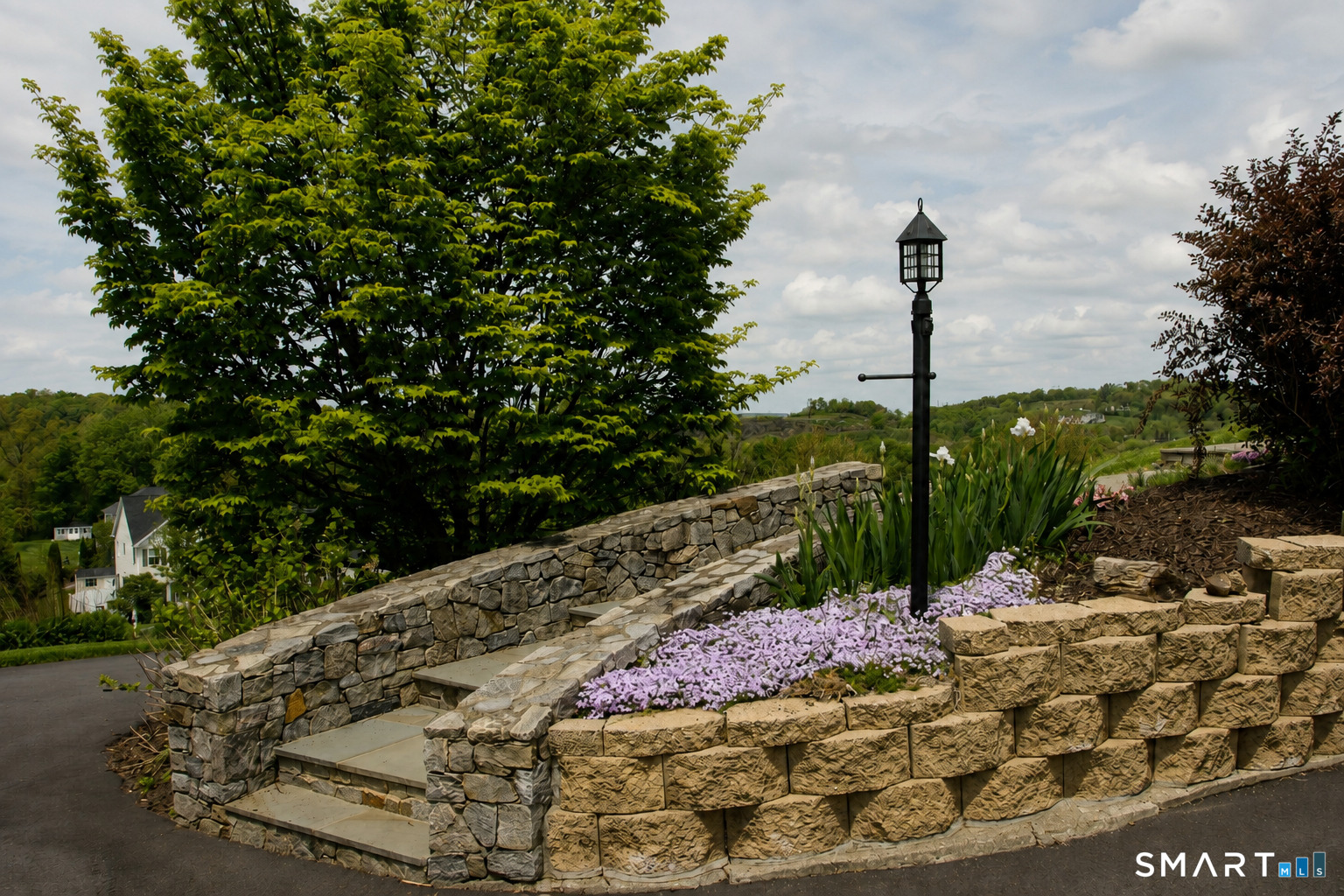 66 Wood Chase Lane Property Photo 3