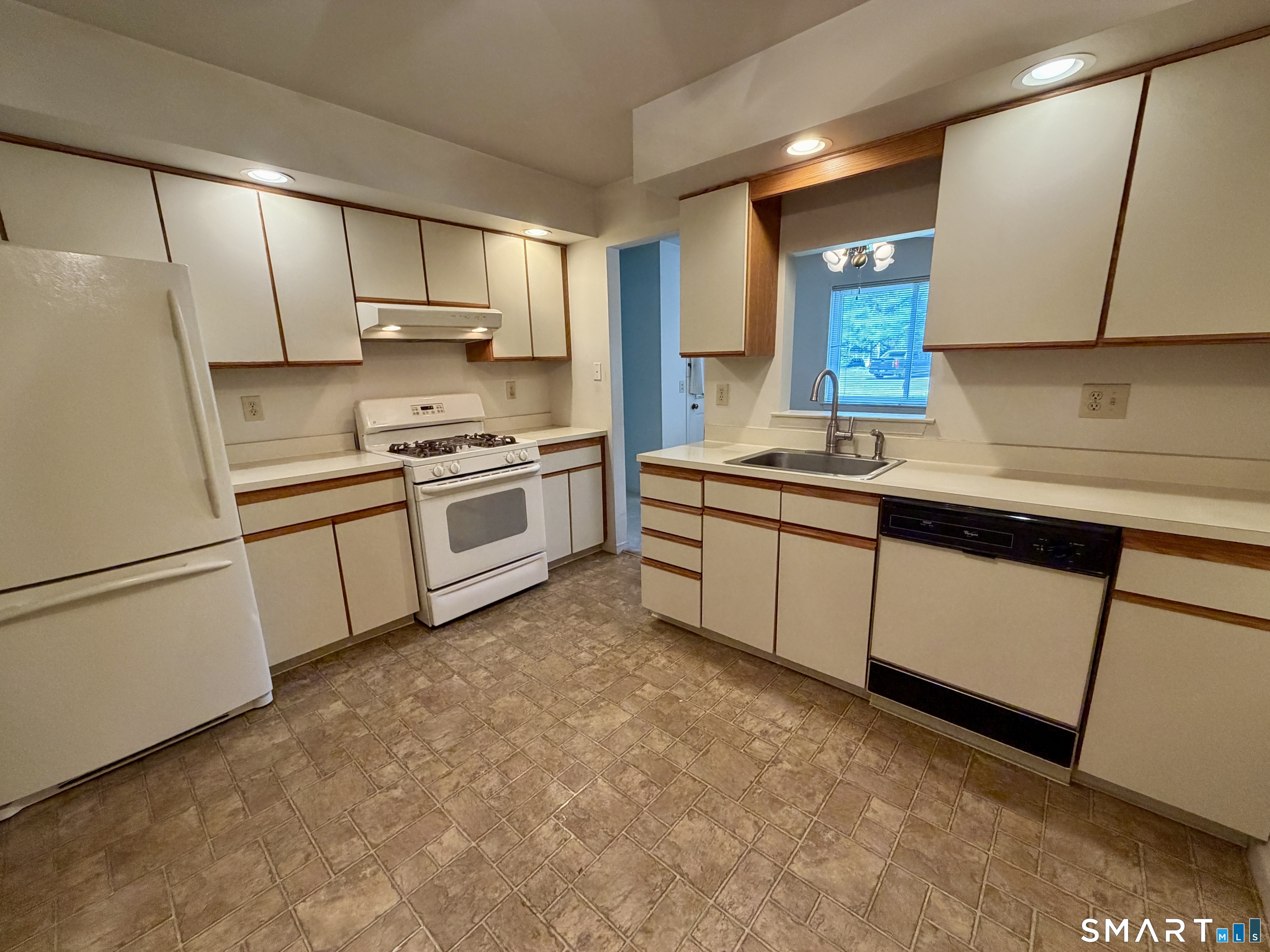 210 Windgate A Circle Property Photo 5