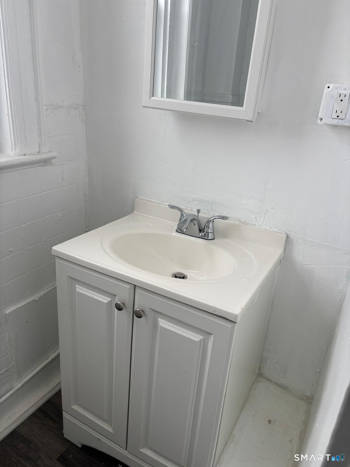 32 Pequonnock Street Property Photo 4