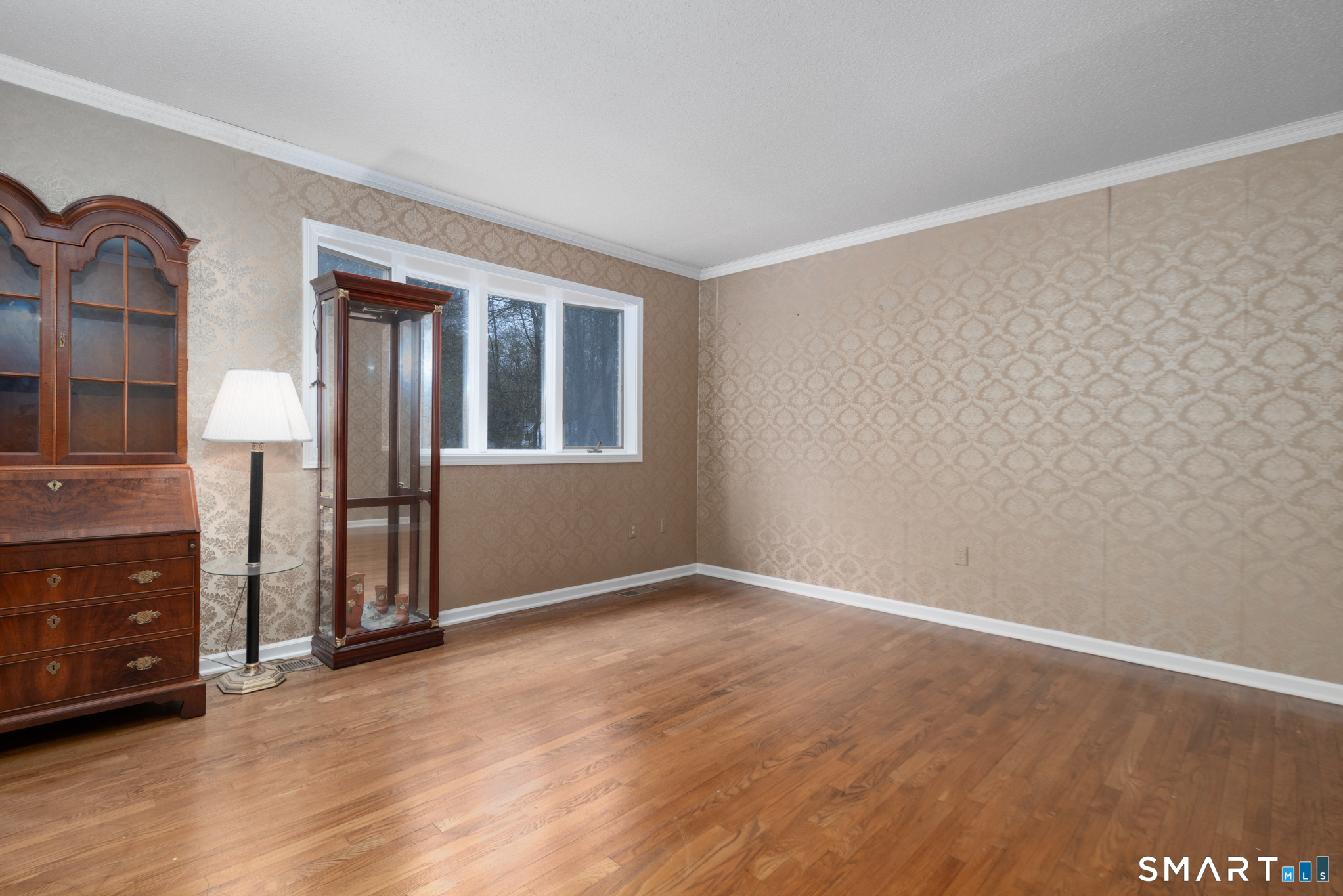 90 Fenn Road Property Photo 4