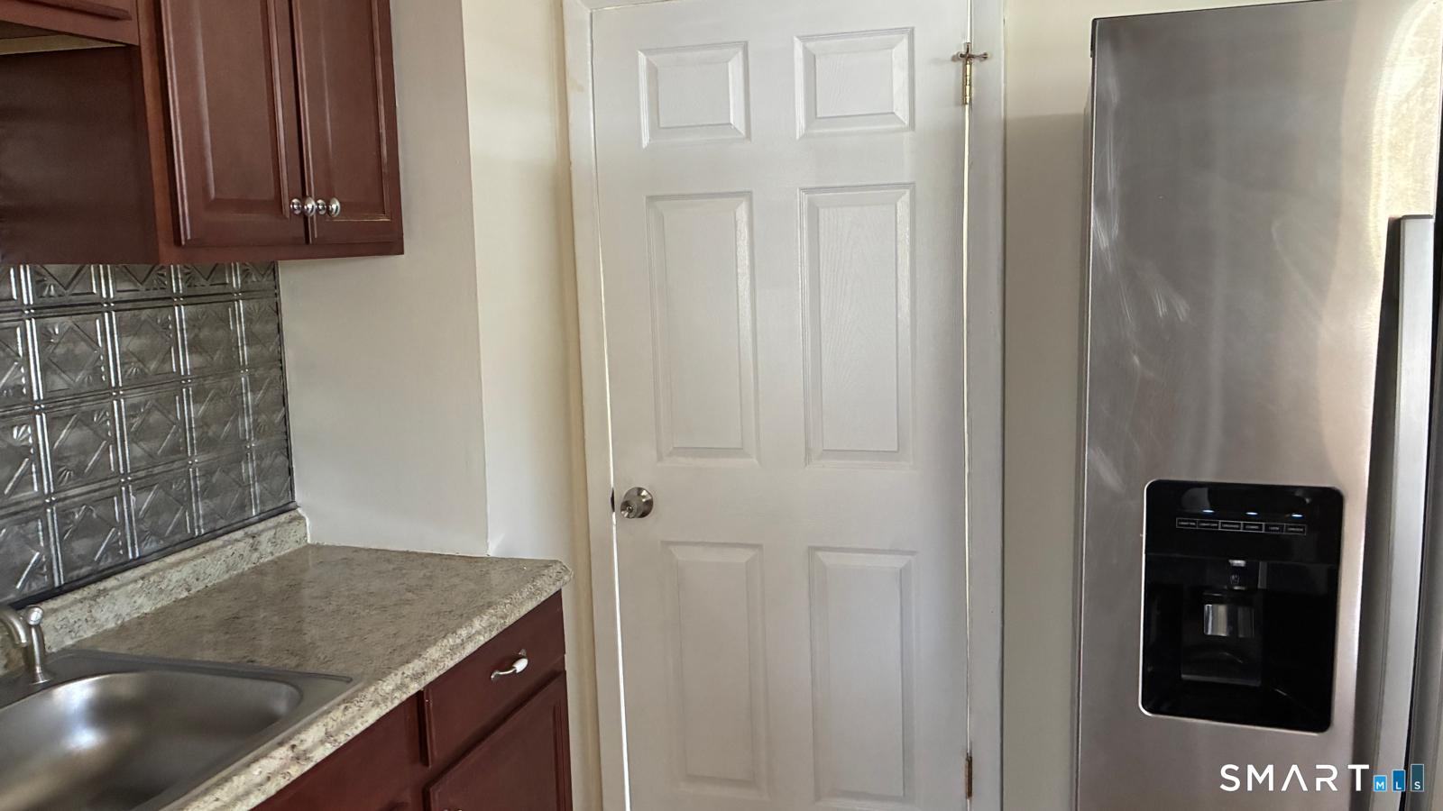 54 North 1 Avenue Property Photo 8
