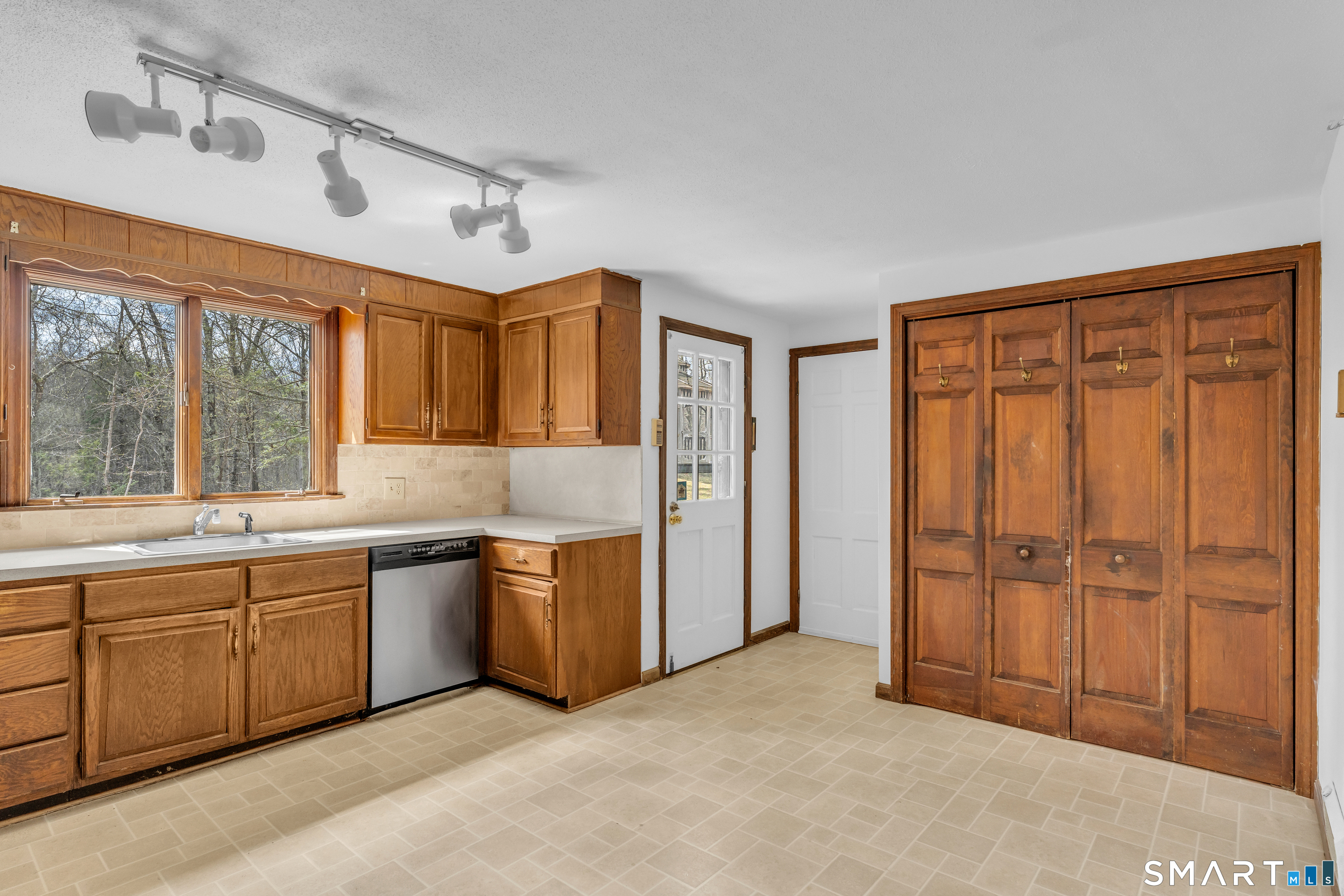 94 Quonnipaug Hill Road Property Photo 8