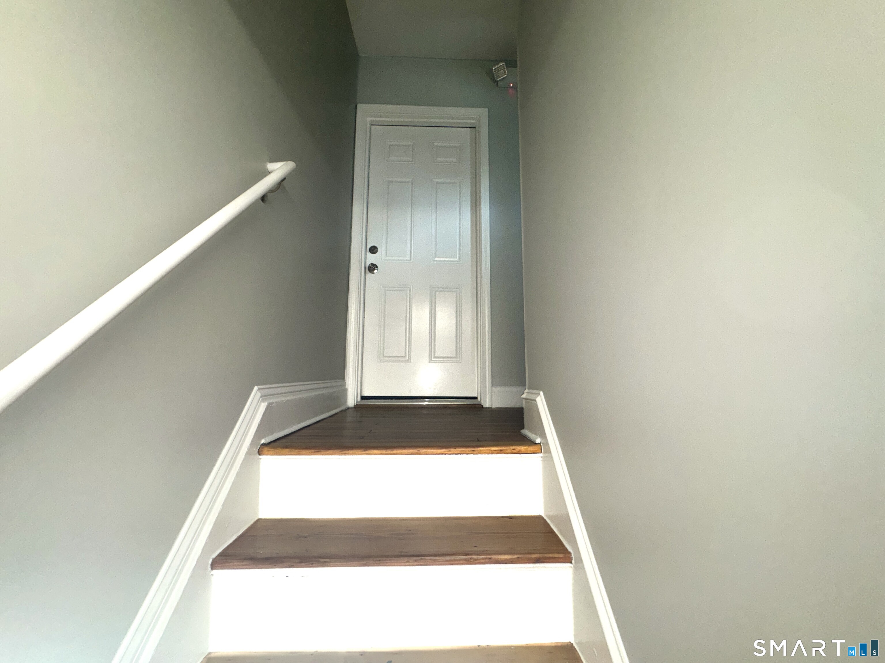 105 Churchill 2nd Floor (105) Street Property Photo 3