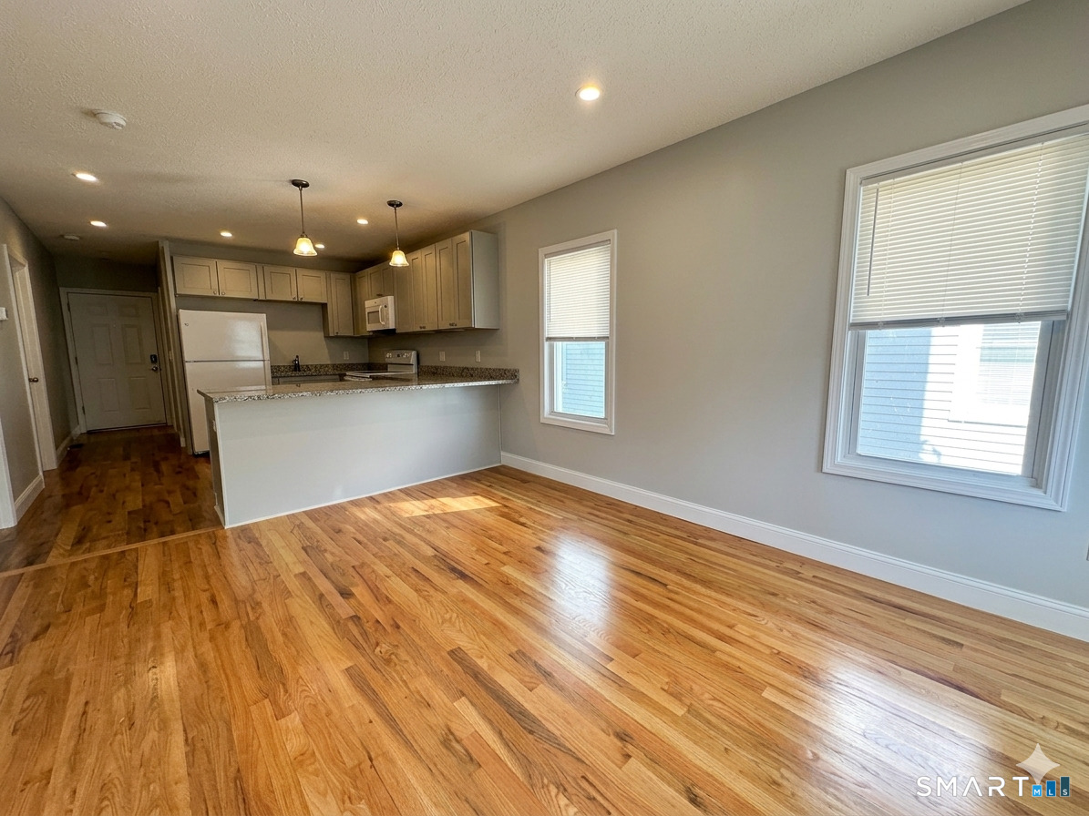 105 Churchill 2nd Floor (105) Street Property Photo 5