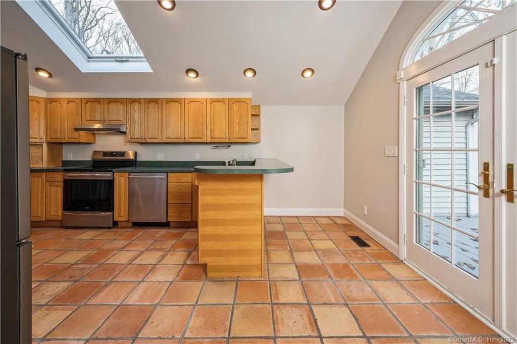 2428 Long Ridge Road Property Photo 11