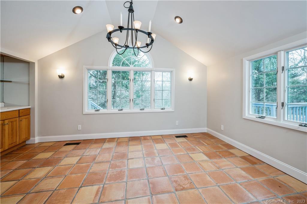 2428 Long Ridge Road Property Photo 13