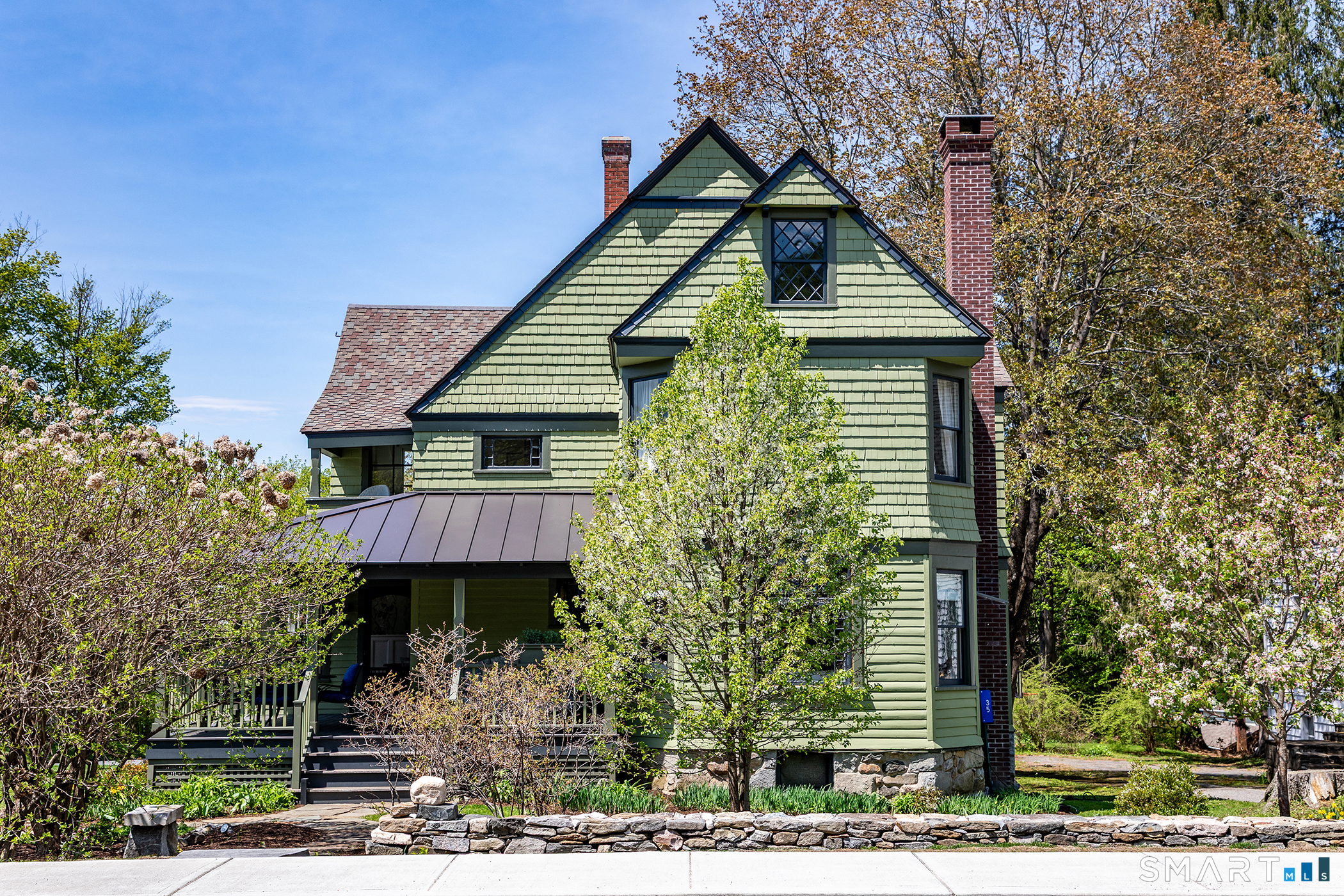 35 Maple Avenue Property Photo 1