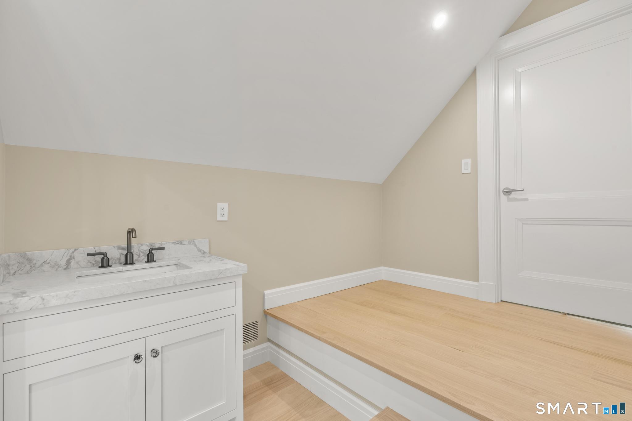 48 Old Farm Road Property Photo 32