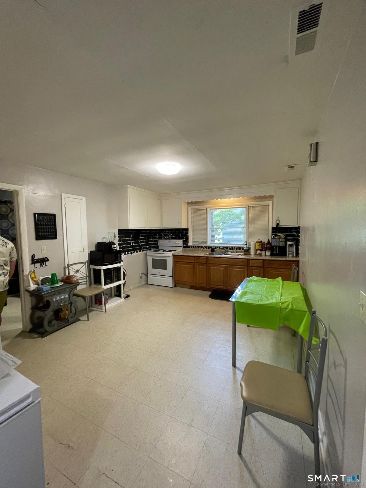 24171227 Property Photo 18