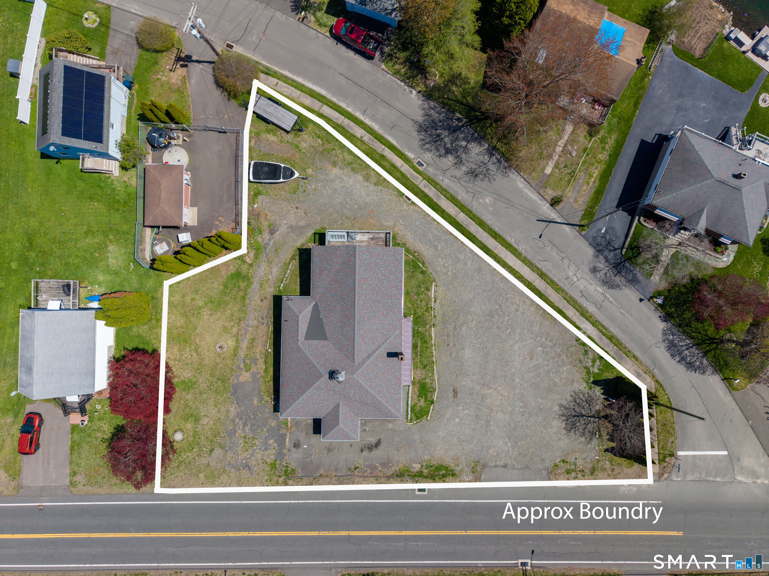 305 South Street Property Photo 4