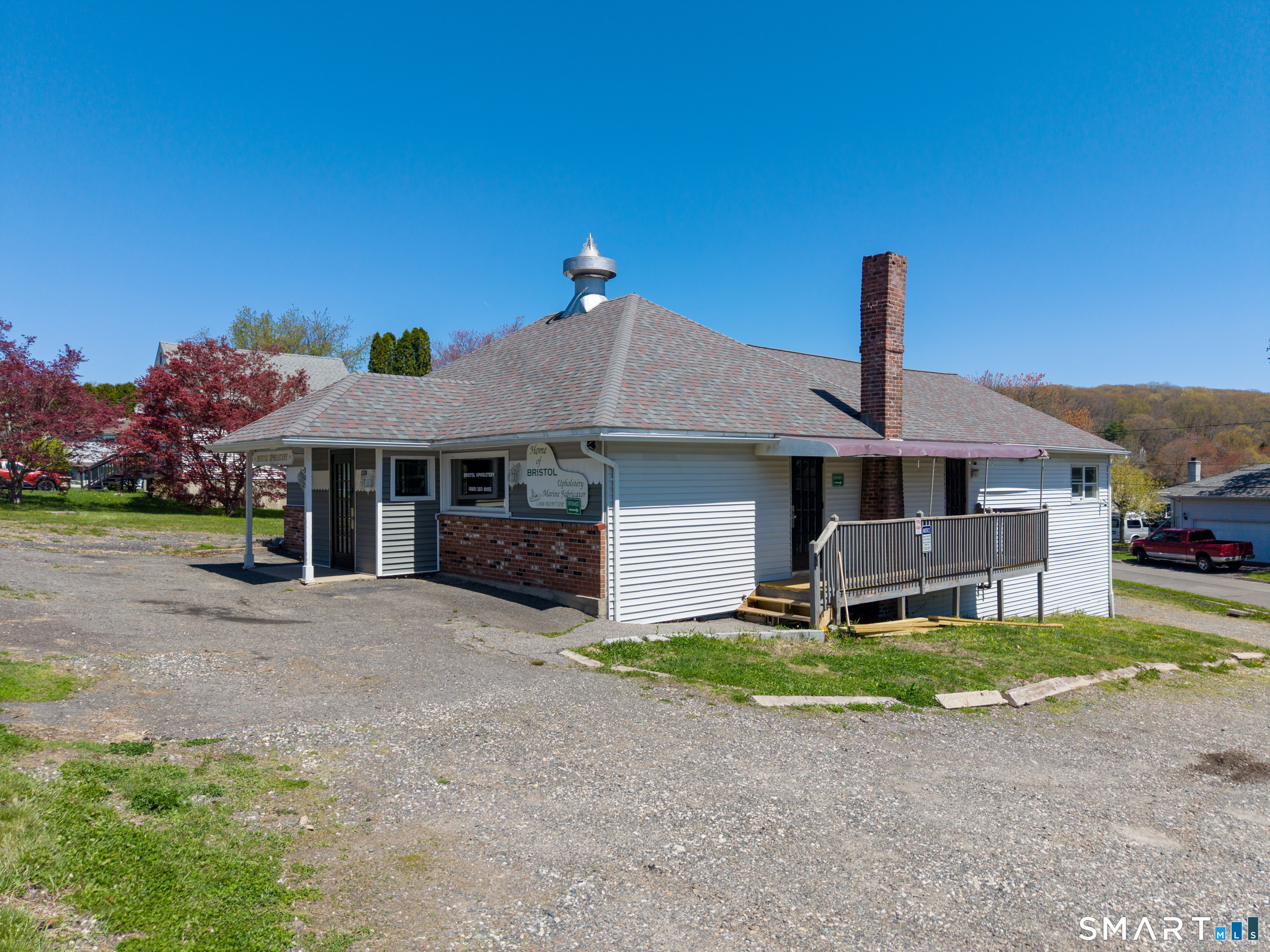 305 South Street Property Photo 8