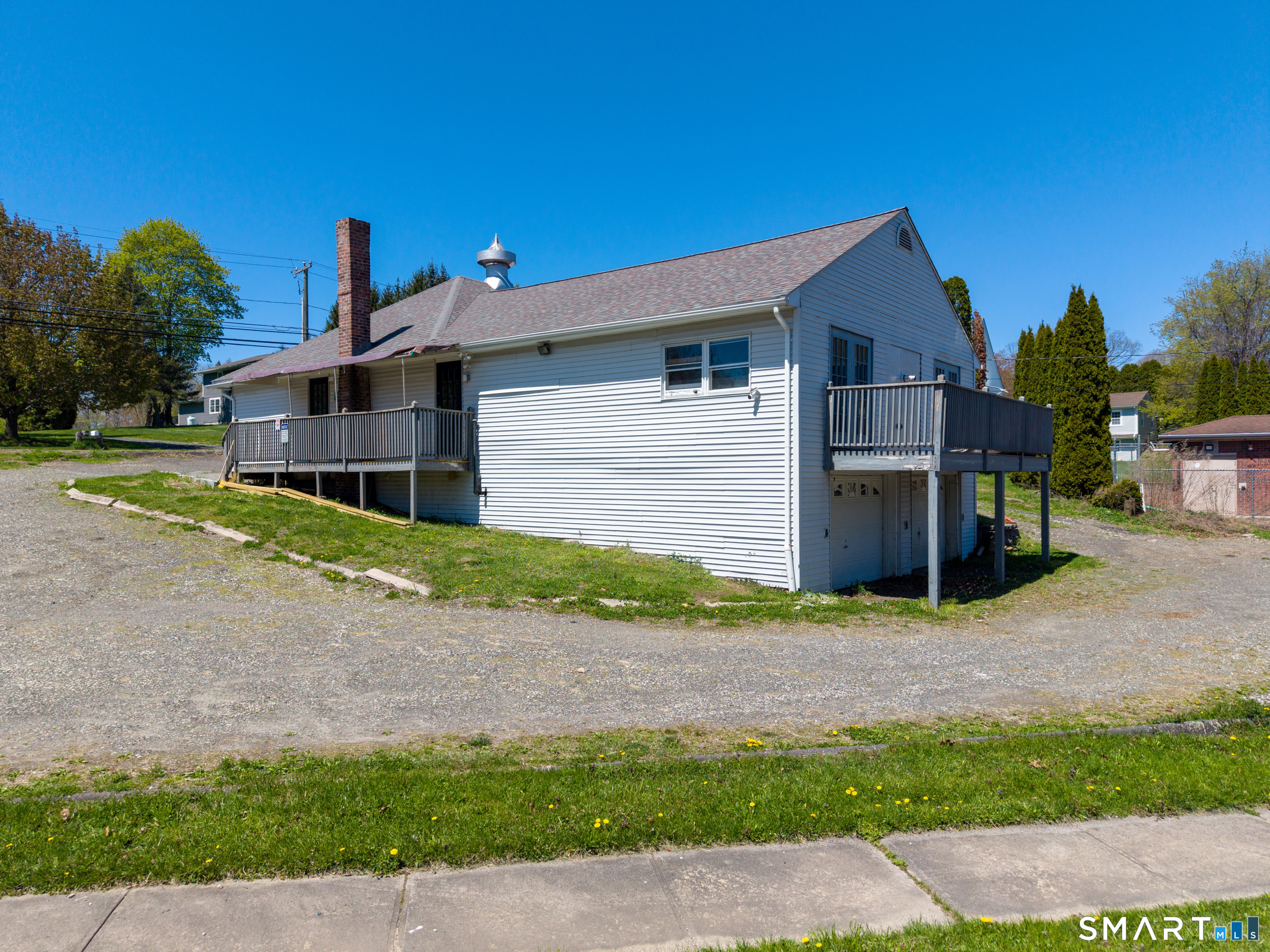 305 South Street Property Photo 10