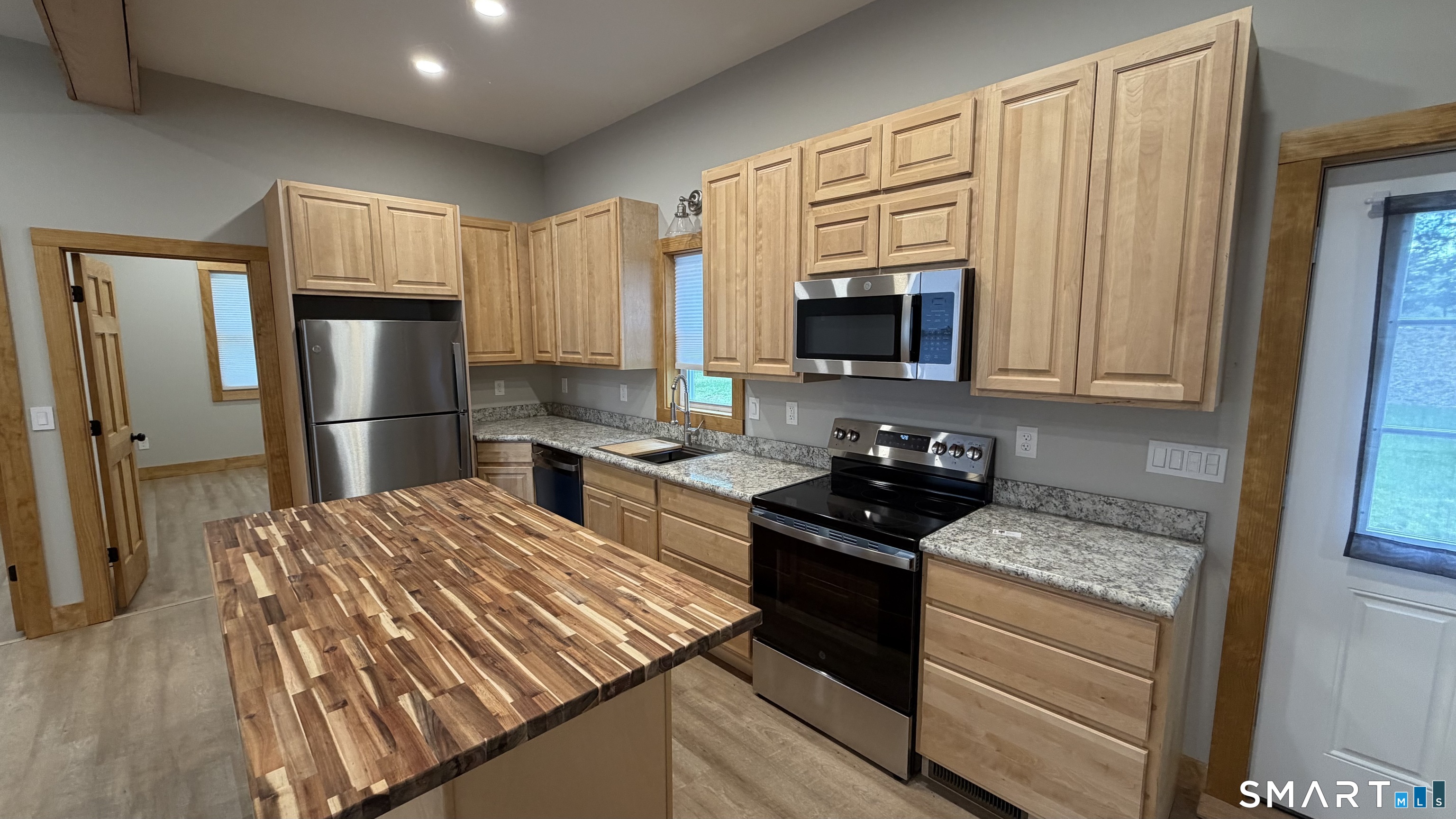 24172200 Property Photo 3