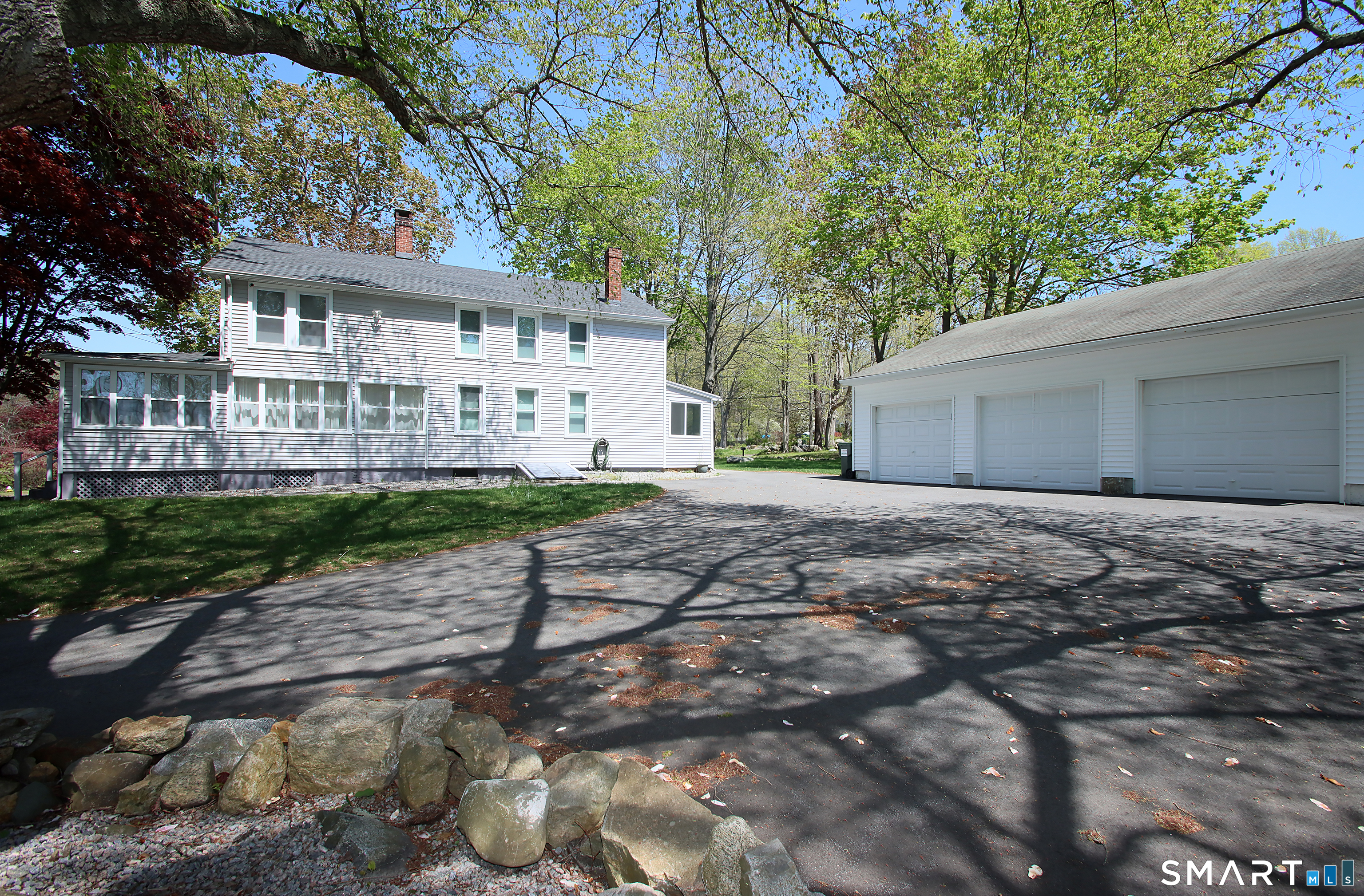 452 Essex Road Property Photo 4