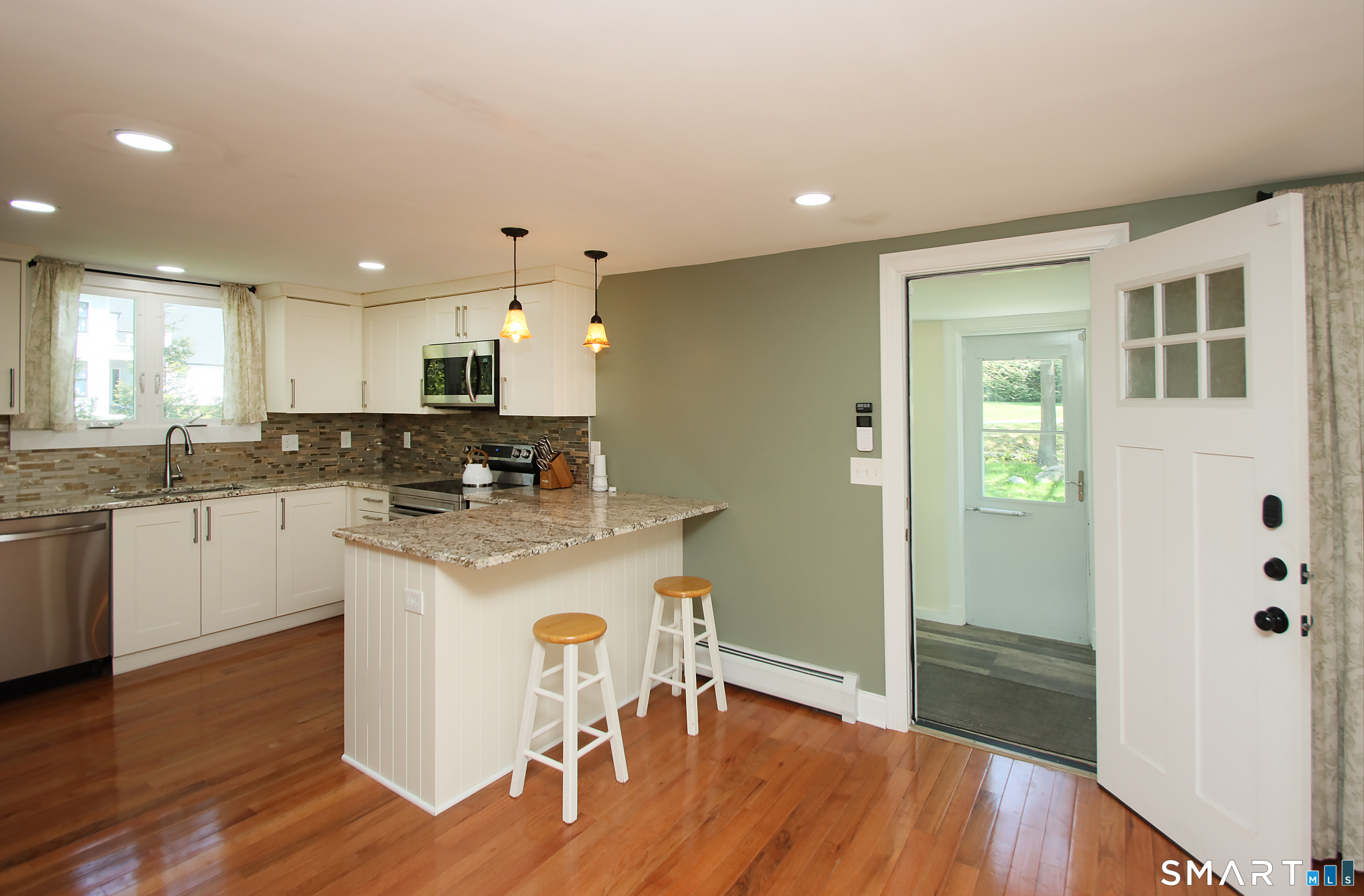 452 Essex Road Property Photo 10