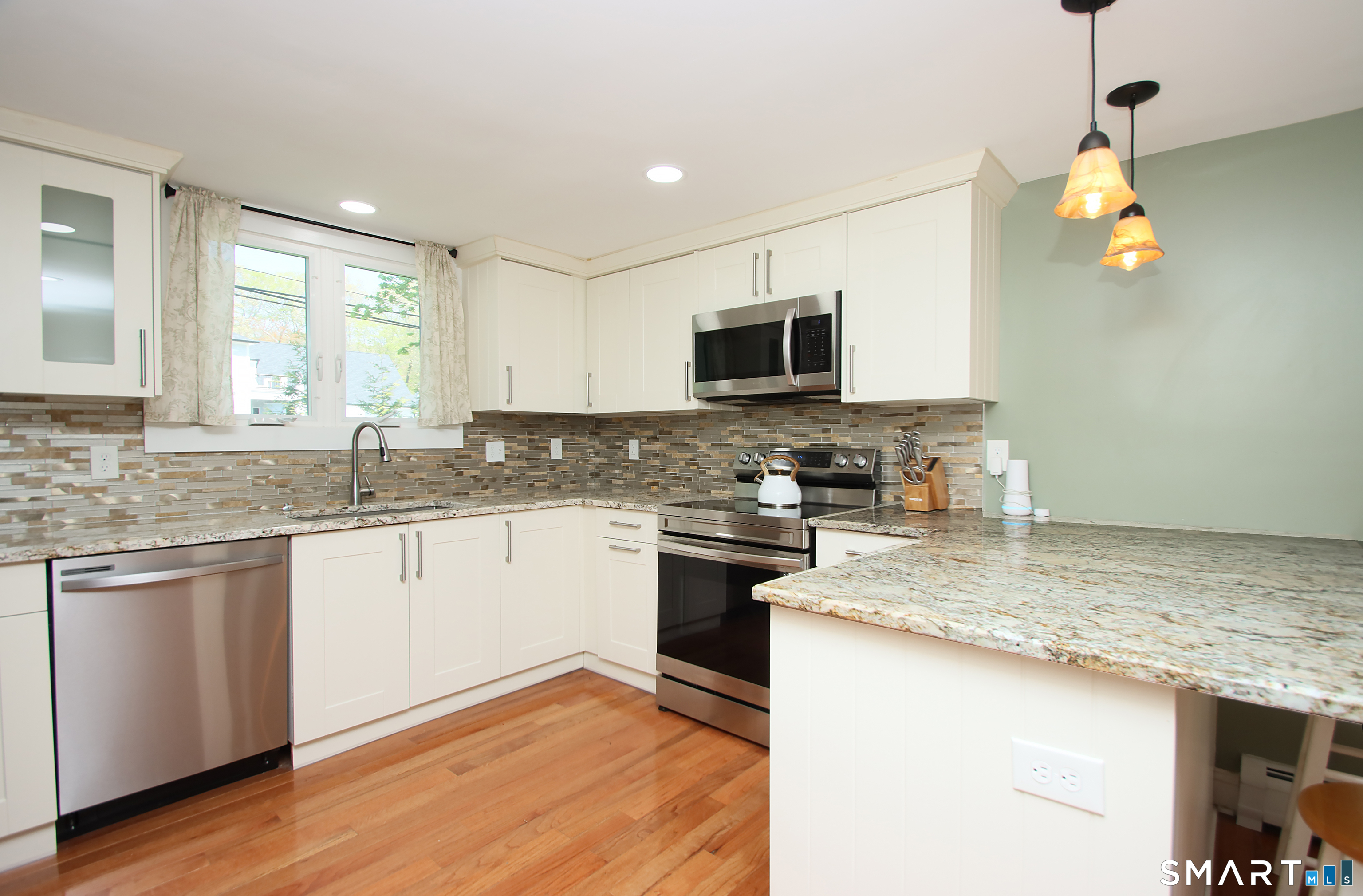 452 Essex Road Property Photo 13