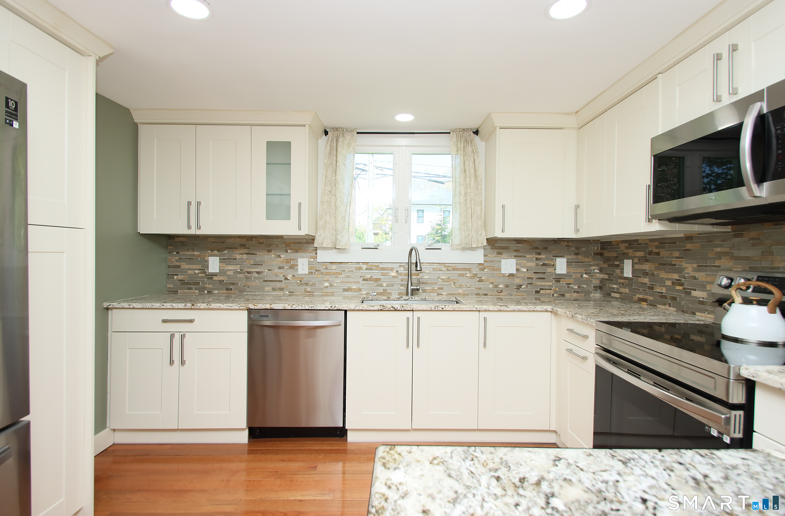 452 Essex Road Property Photo 14