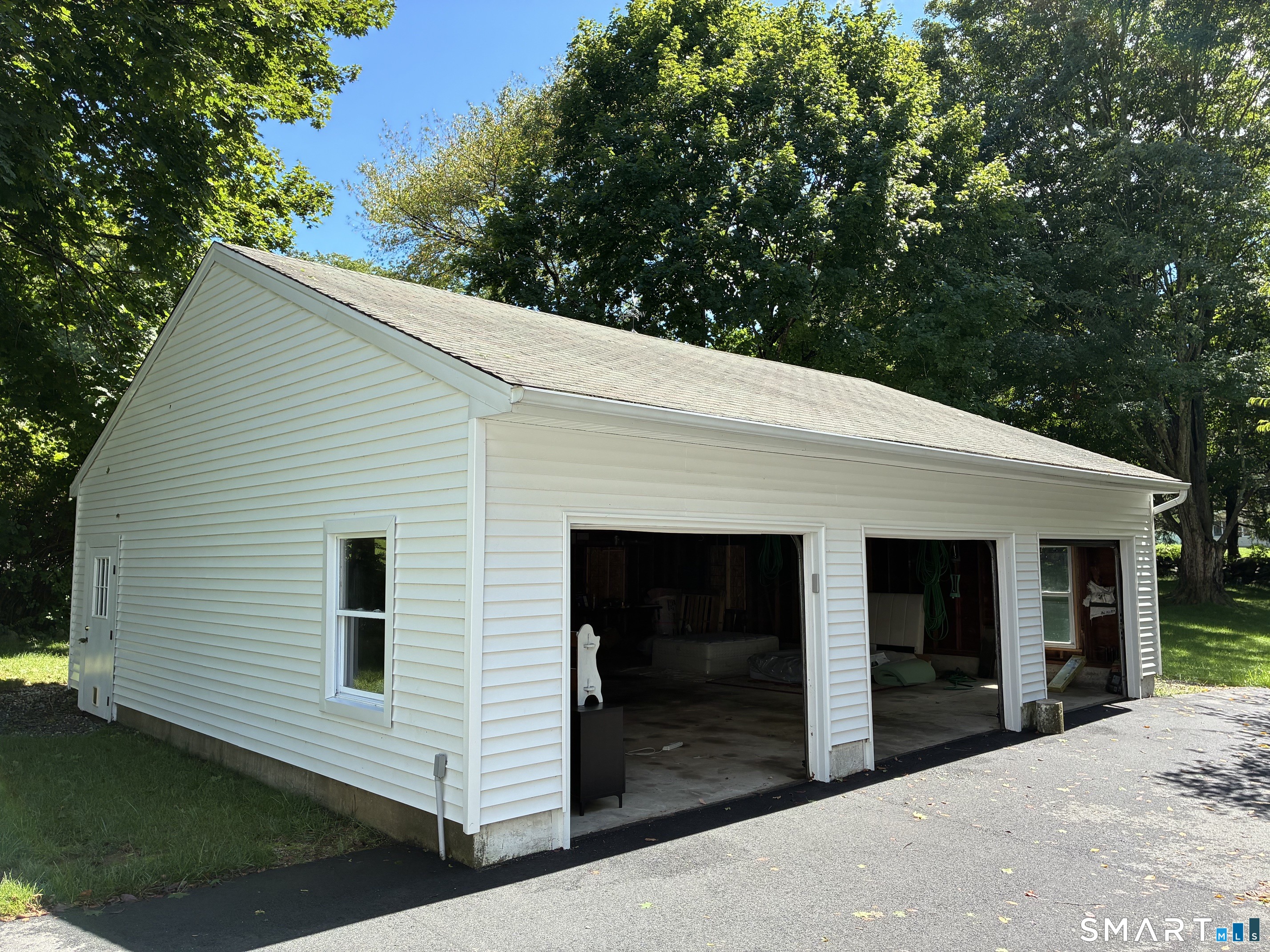 452 Essex Road Property Photo 37