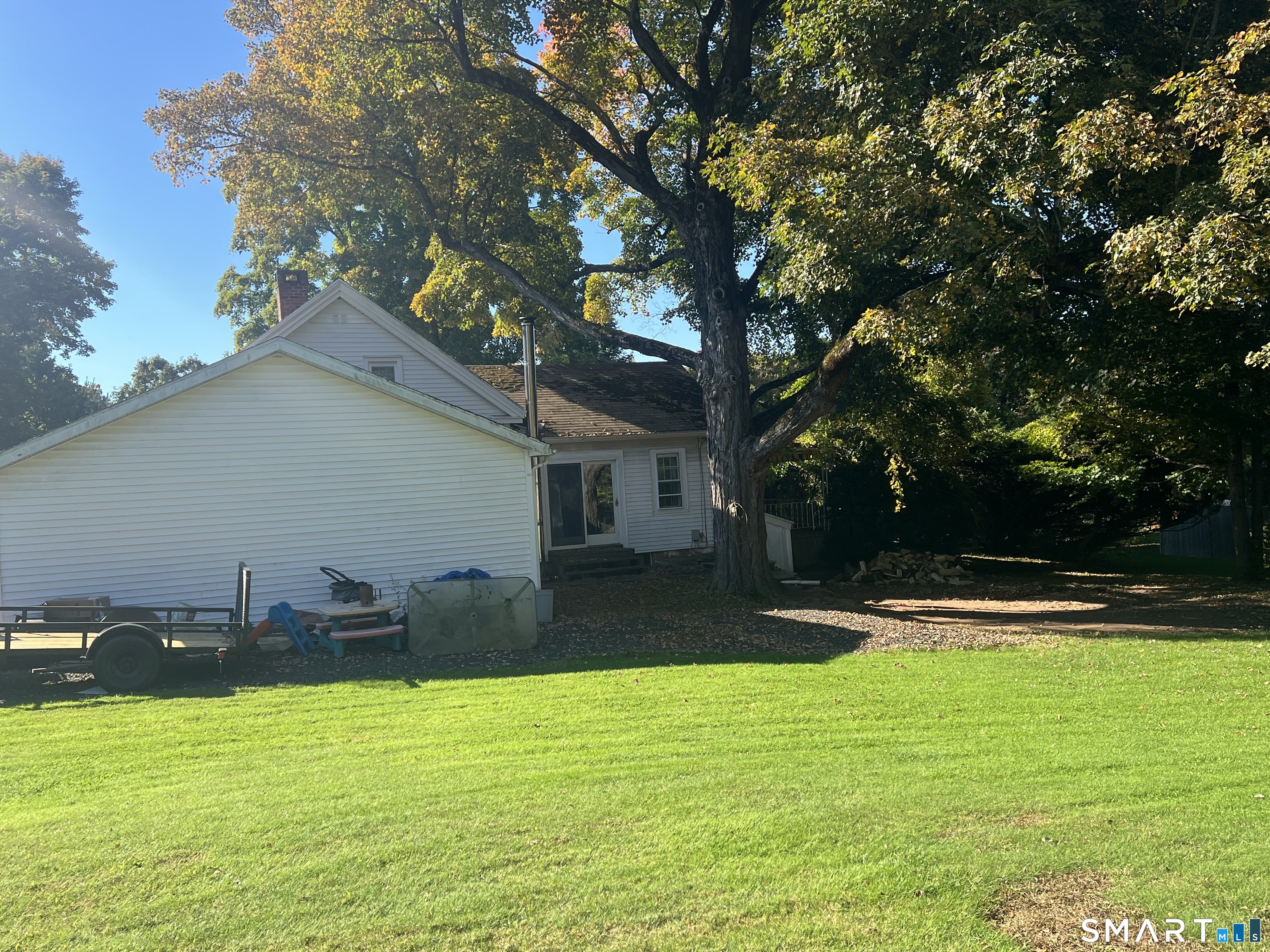 527 Lake Street Property Photo 2