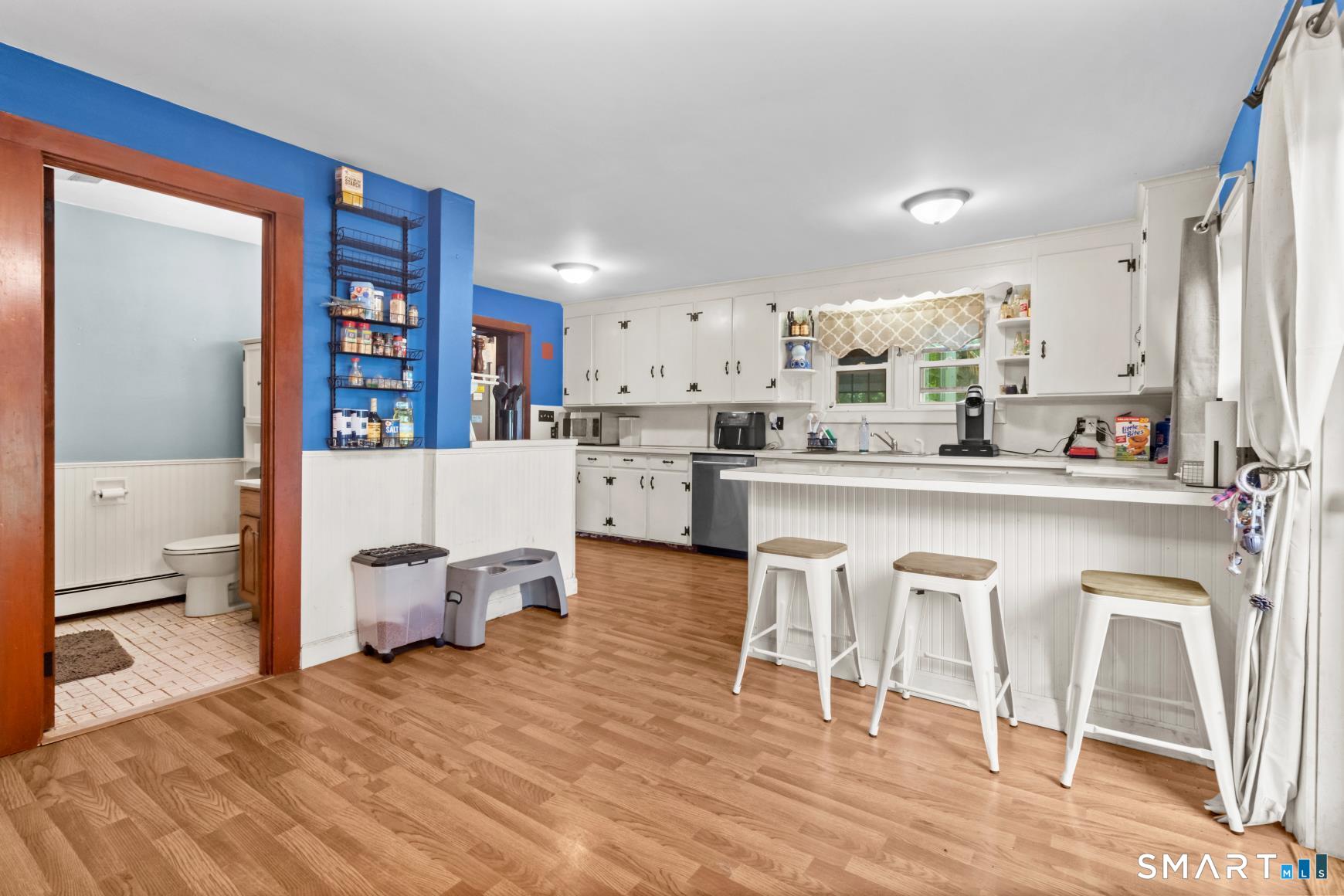 527 Lake Street Property Photo 3