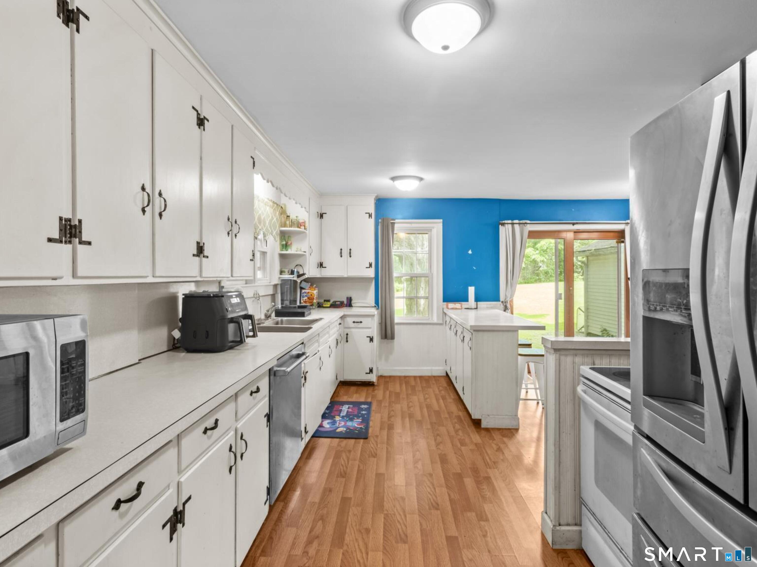 527 Lake Street Property Photo 4
