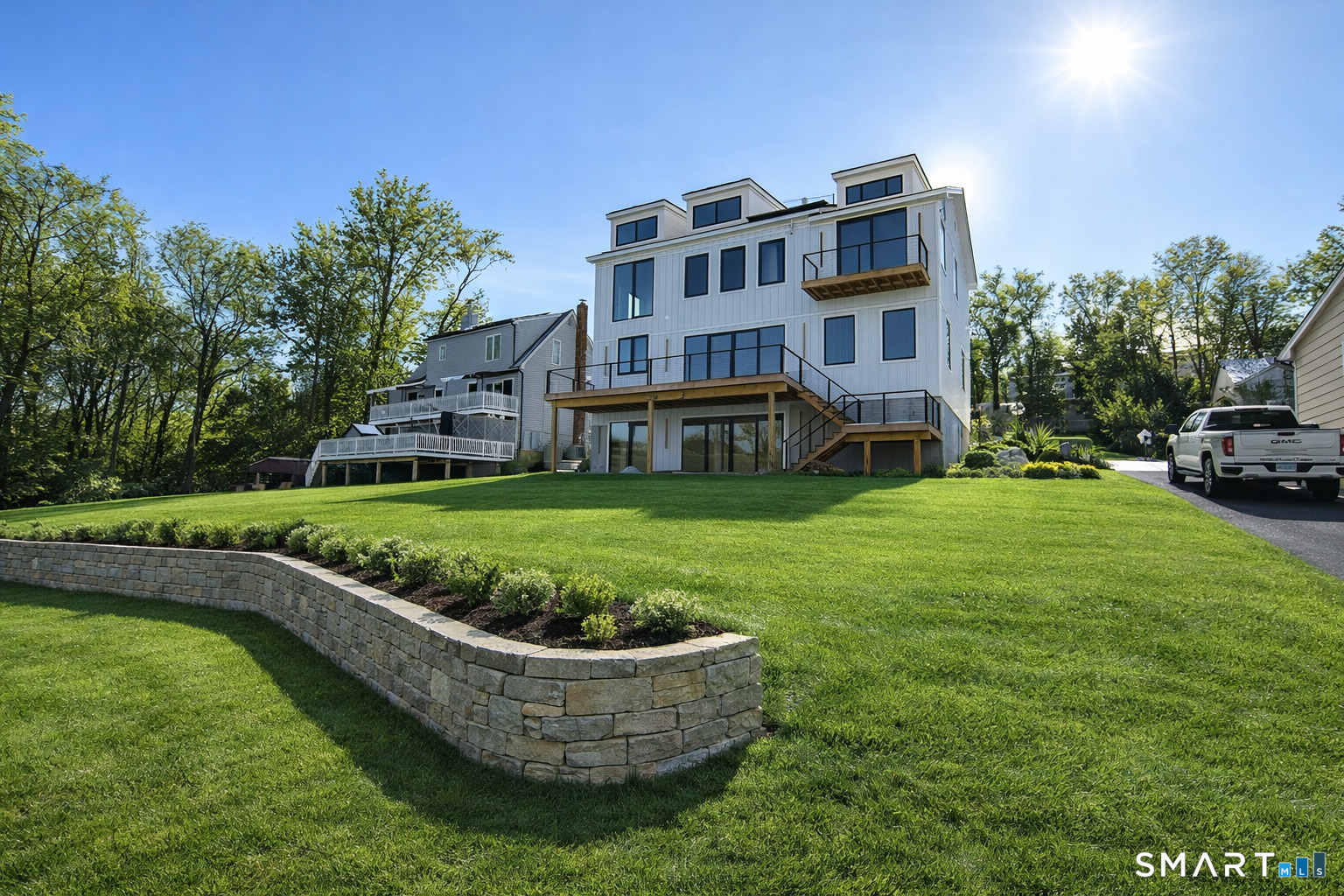 20 Lake Shore North Drive Property Photo 3