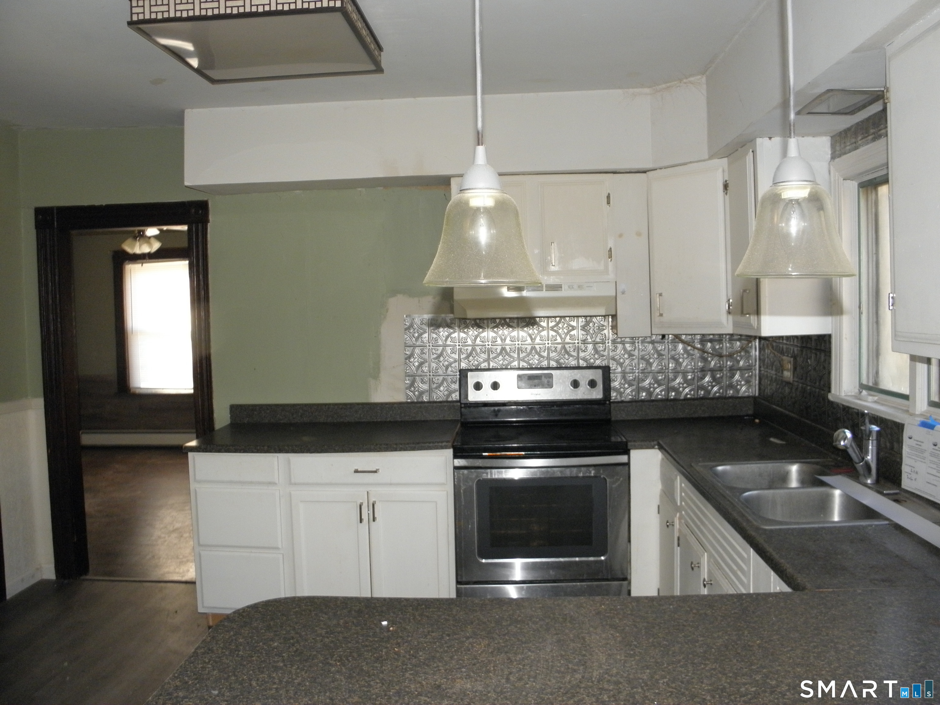 85 Wauregan Road Property Photo 4