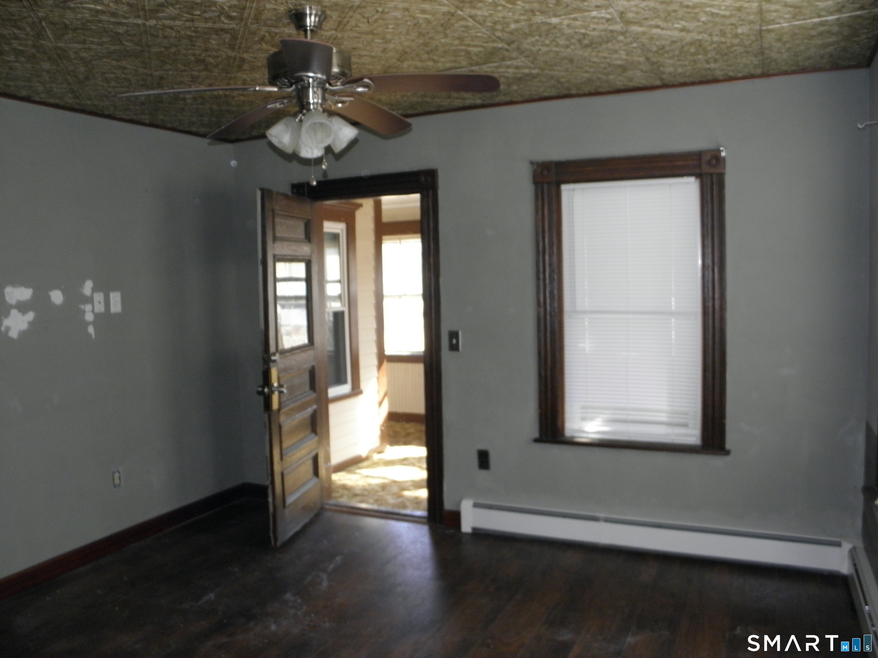 85 Wauregan Road Property Photo 6