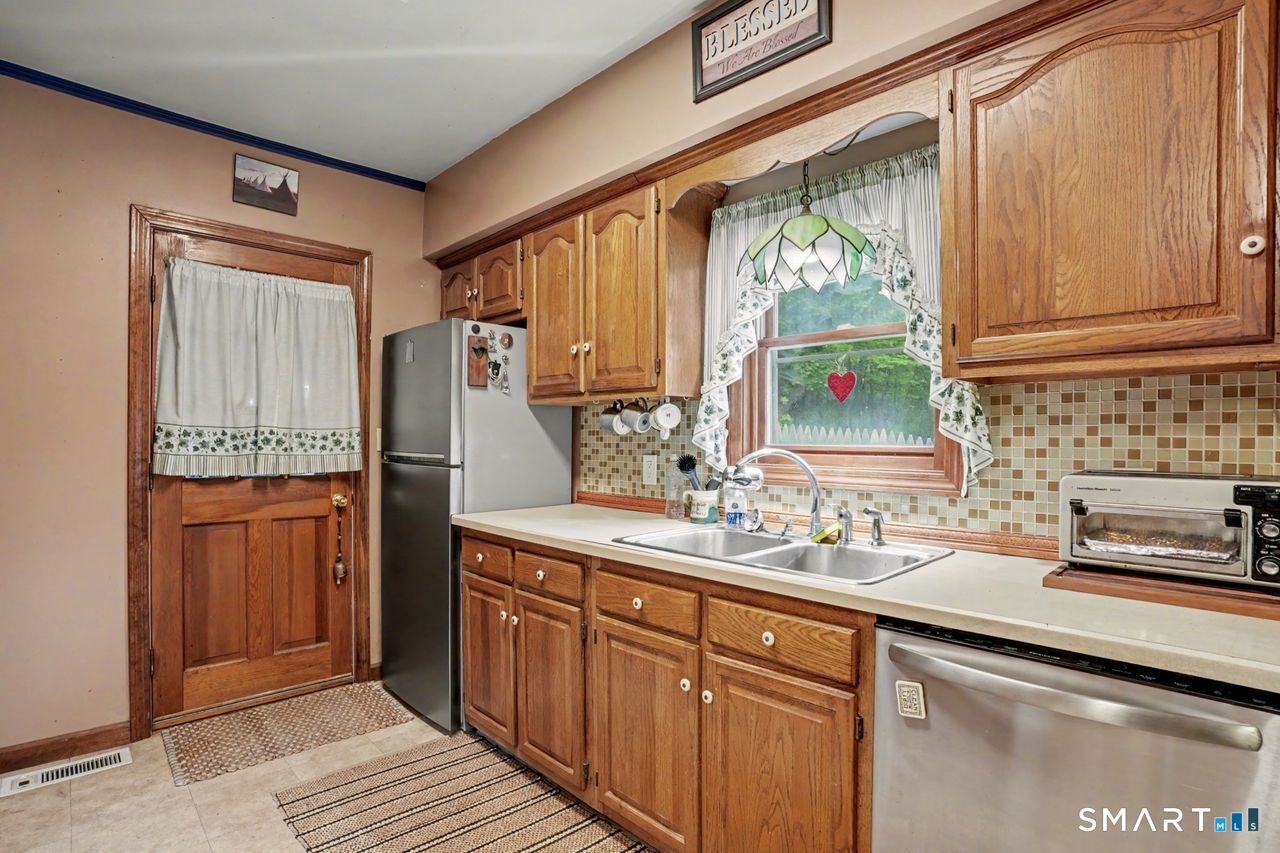74 Maple Street Property Photo 7