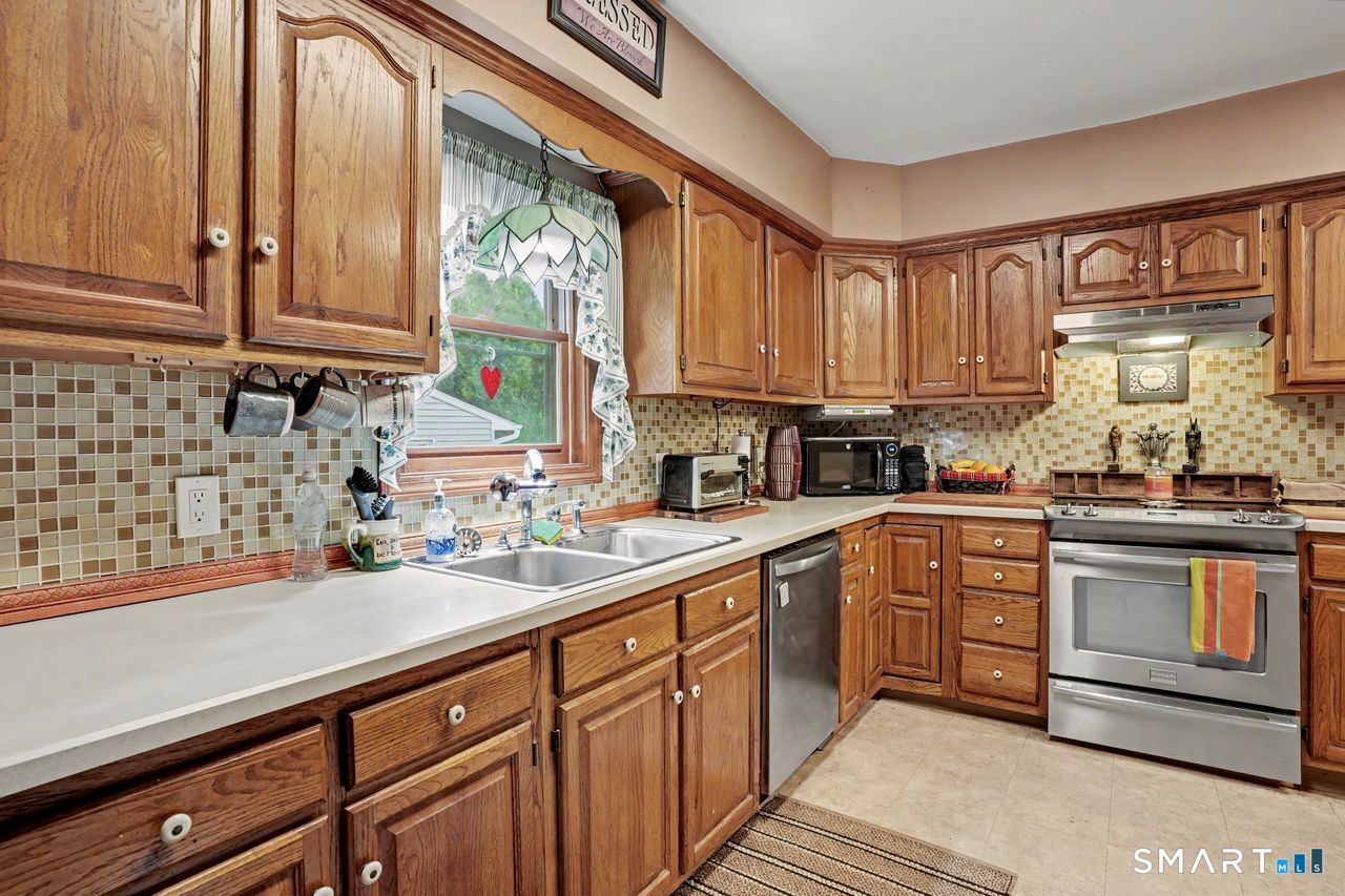 74 Maple Street Property Photo 8