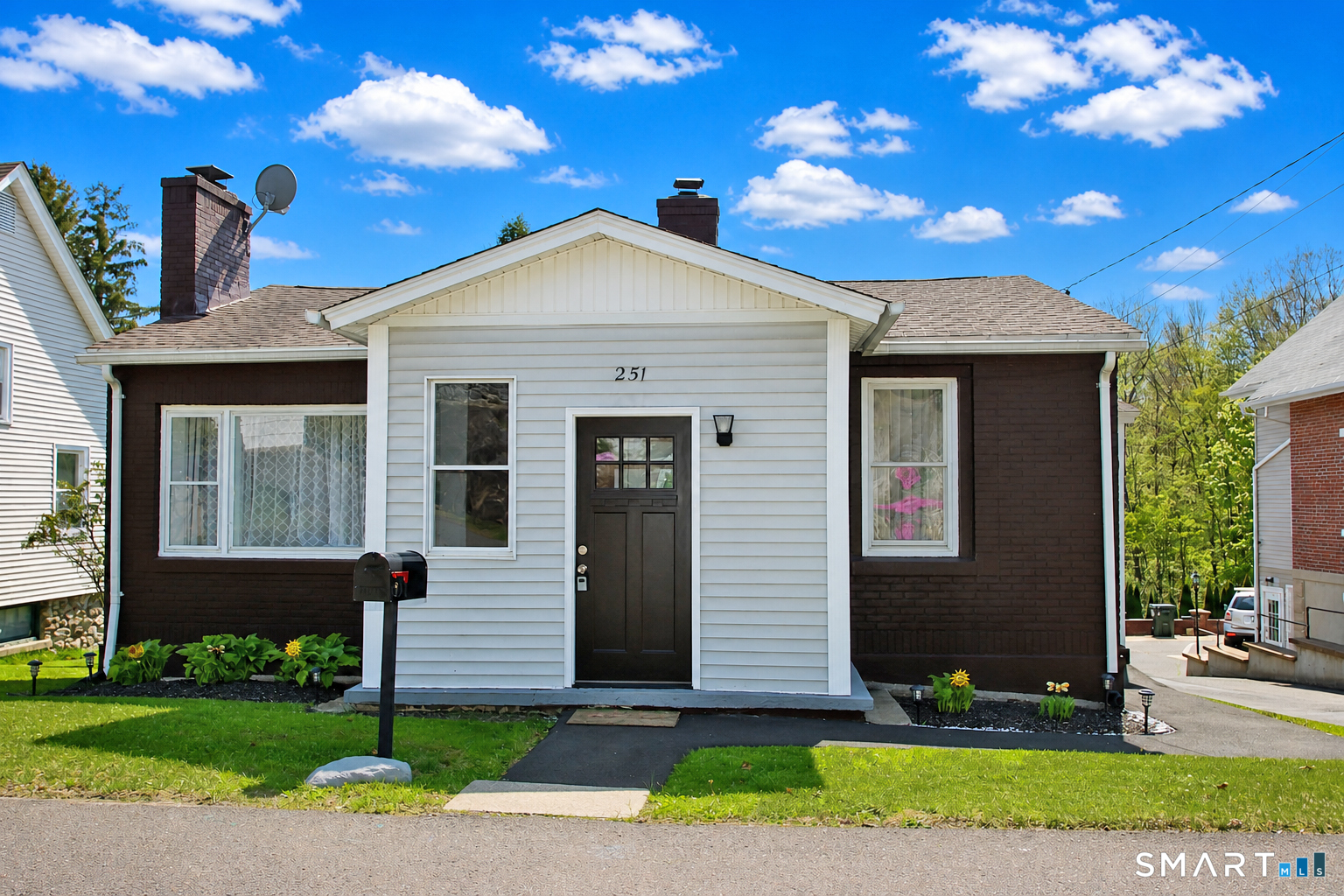 251 Riverside Street Property Photo 1