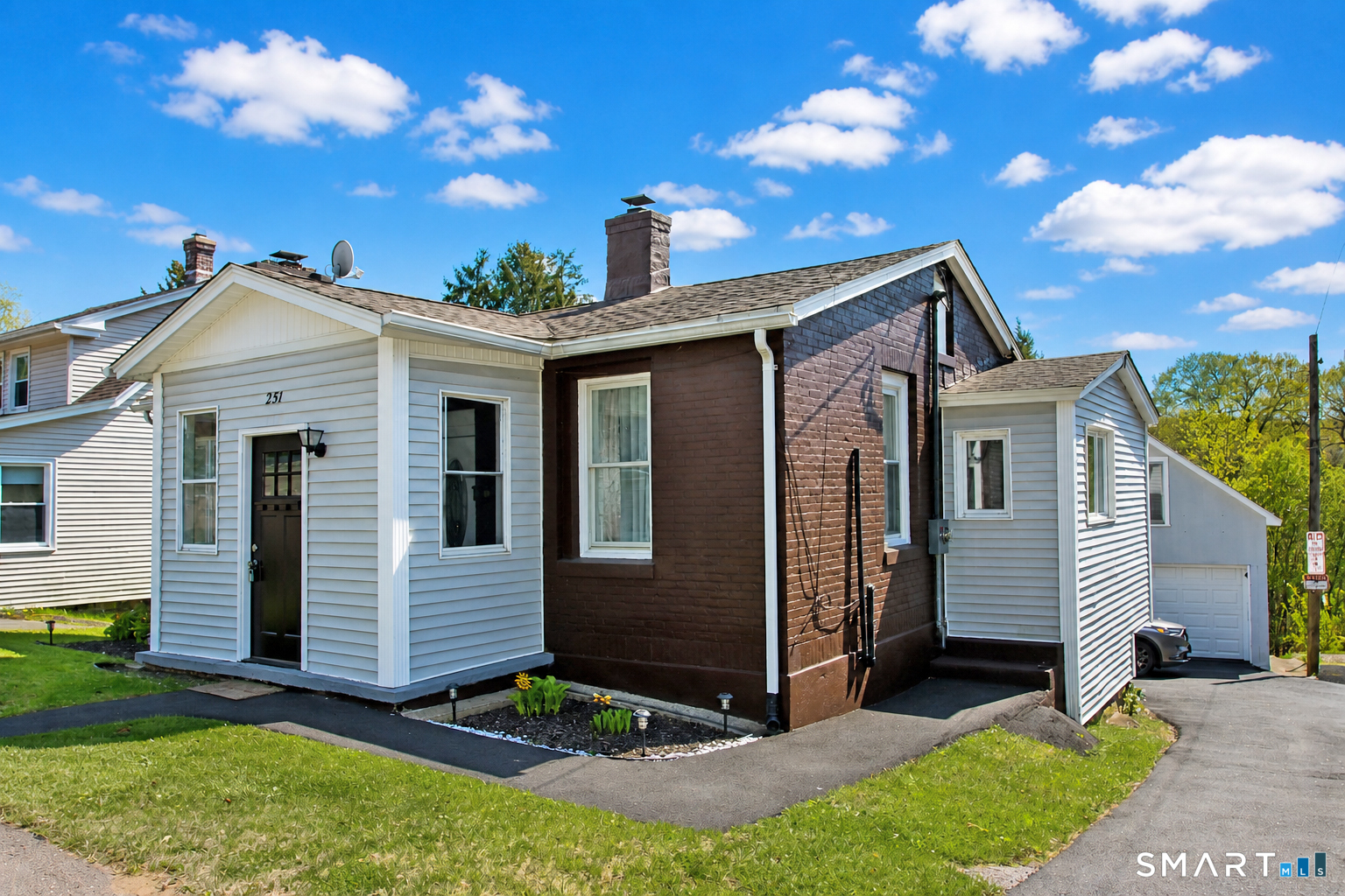 251 Riverside Street Property Photo 2