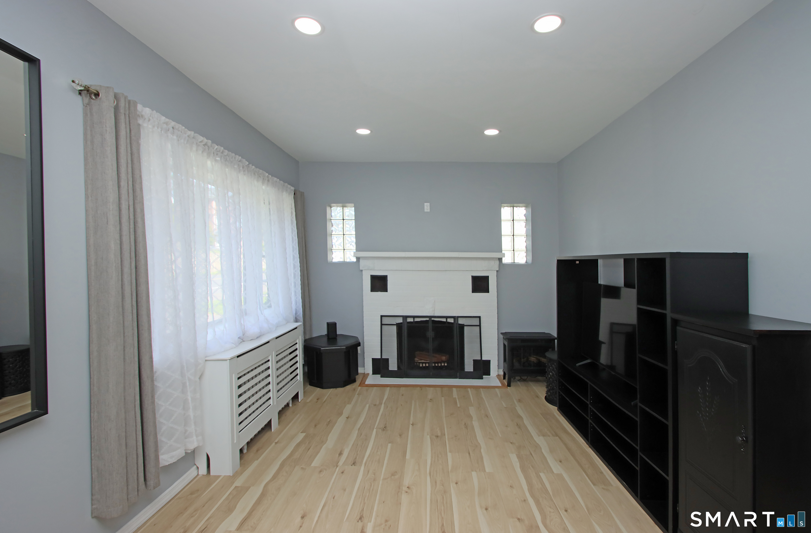 251 Riverside Street Property Photo 4