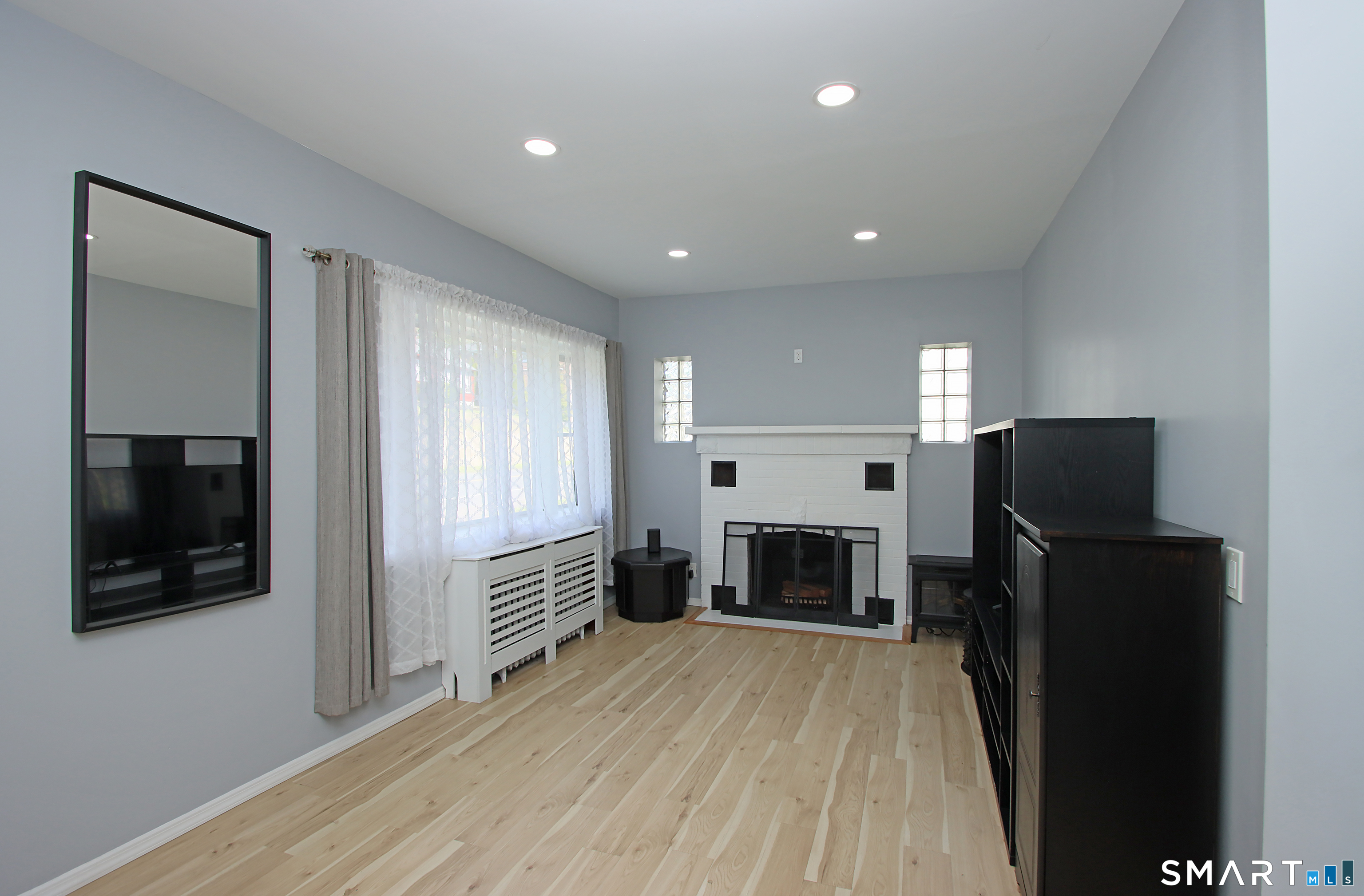 251 Riverside Street Property Photo 5