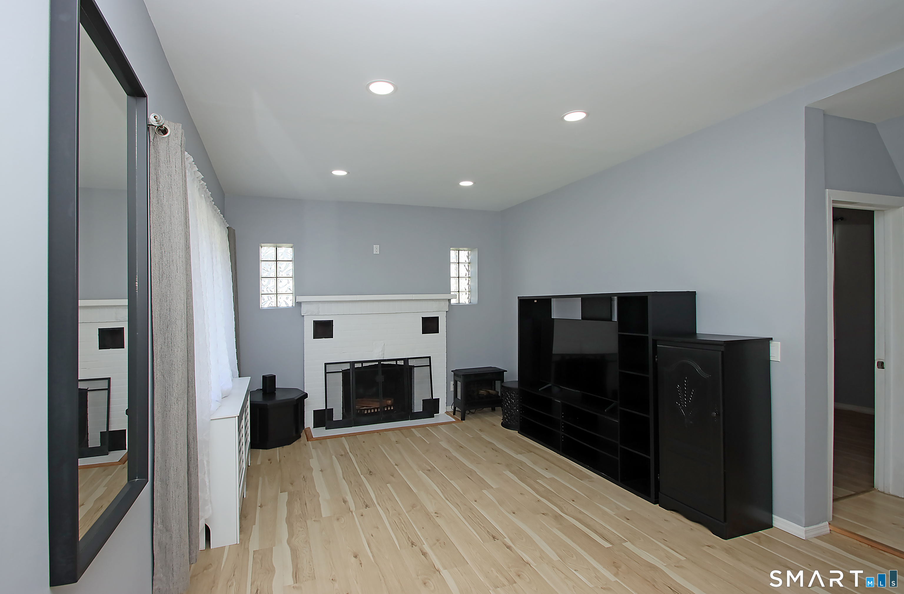 251 Riverside Street Property Photo 6