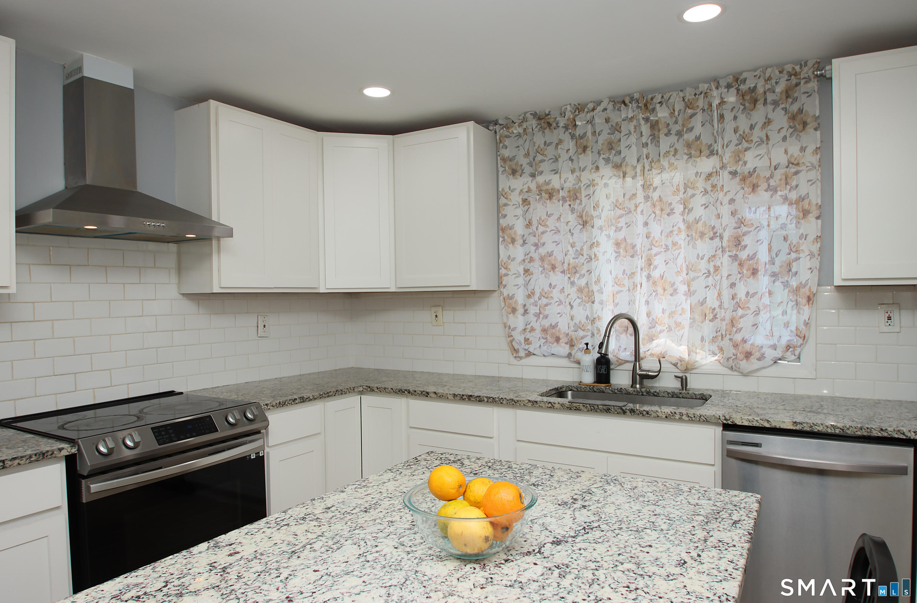 251 Riverside Street Property Photo 11