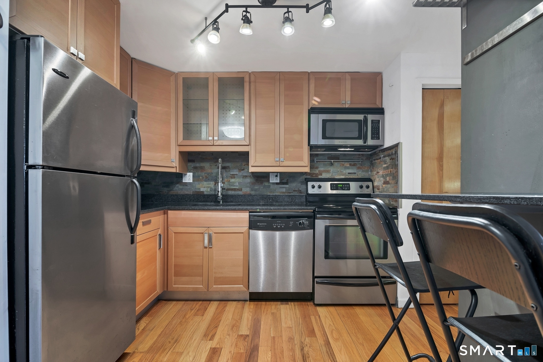 184 Pequot 303 Avenue Property Photo 16