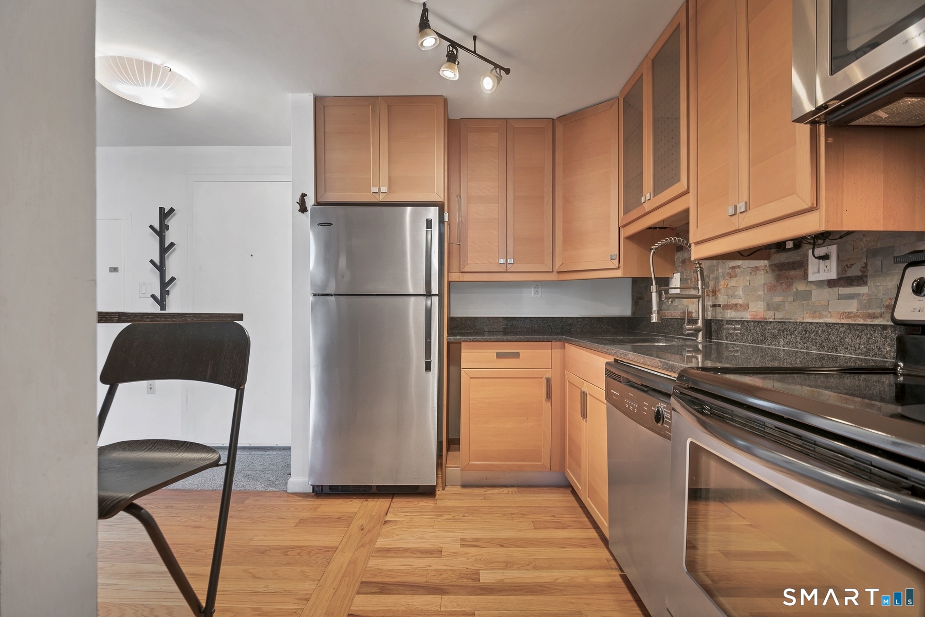 184 Pequot 303 Avenue Property Photo 17