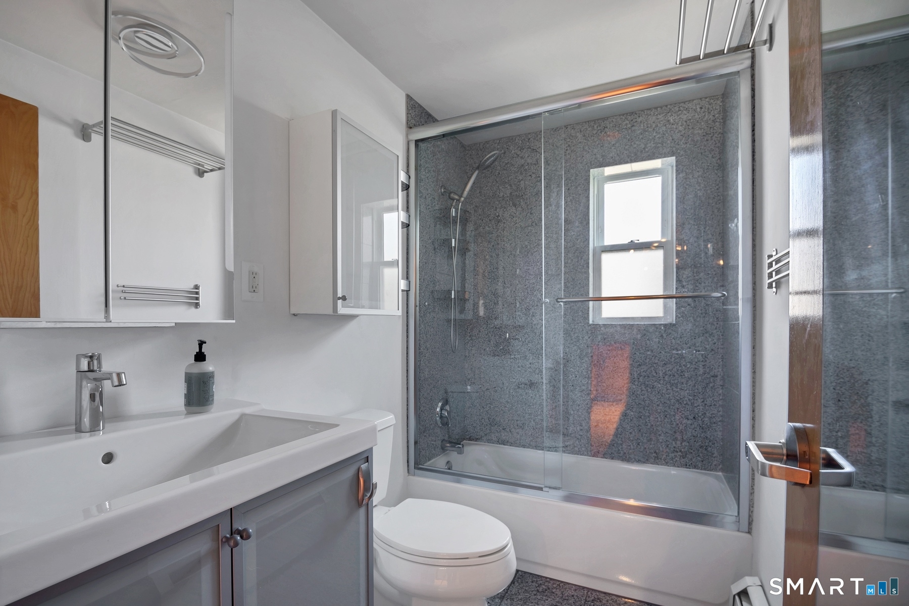 184 Pequot 303 Avenue Property Photo 19
